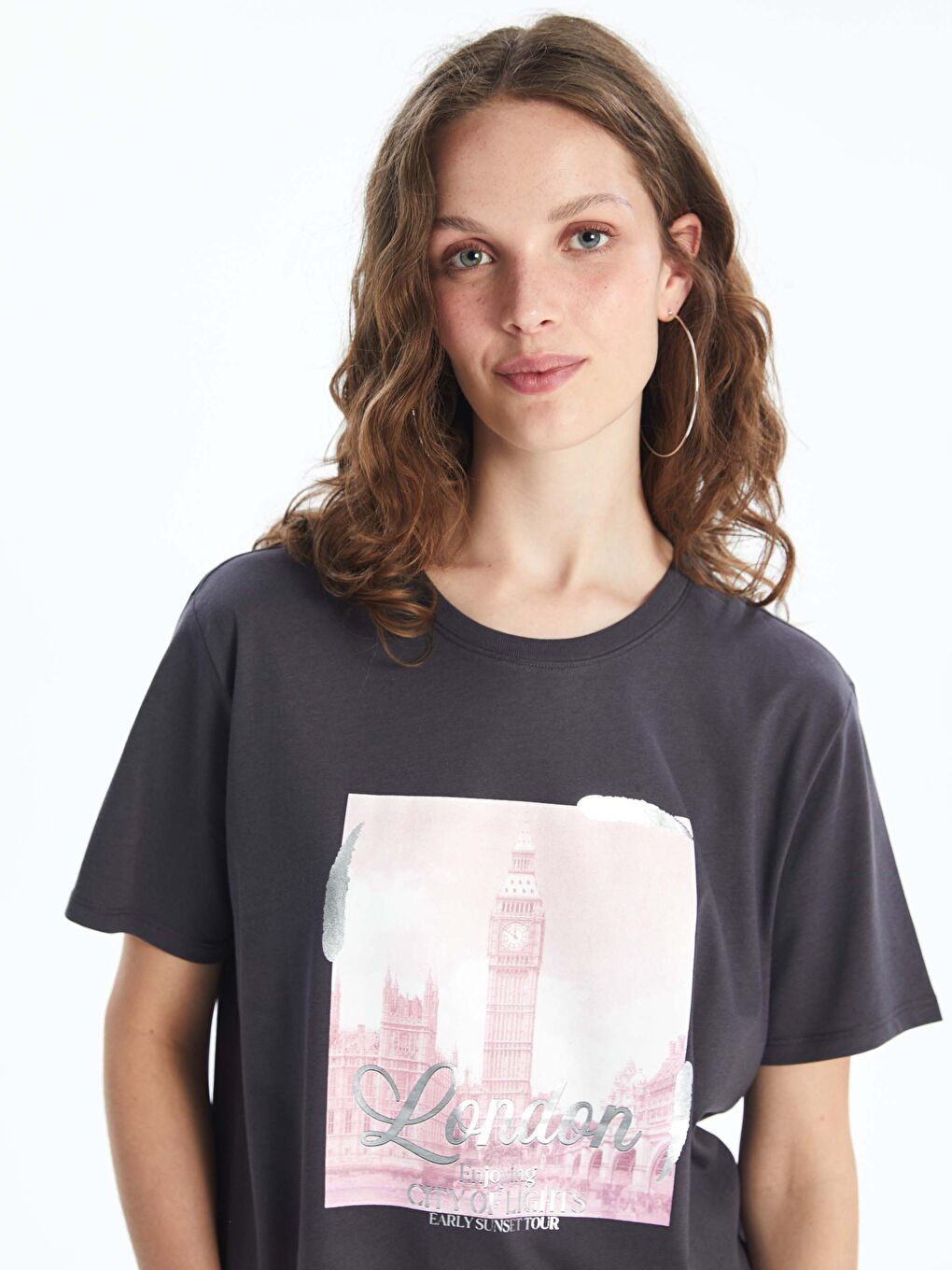 მრგვალი საყელო ნაბეჭდი მოკლე სახელო ქალებისთვის მაისური-2