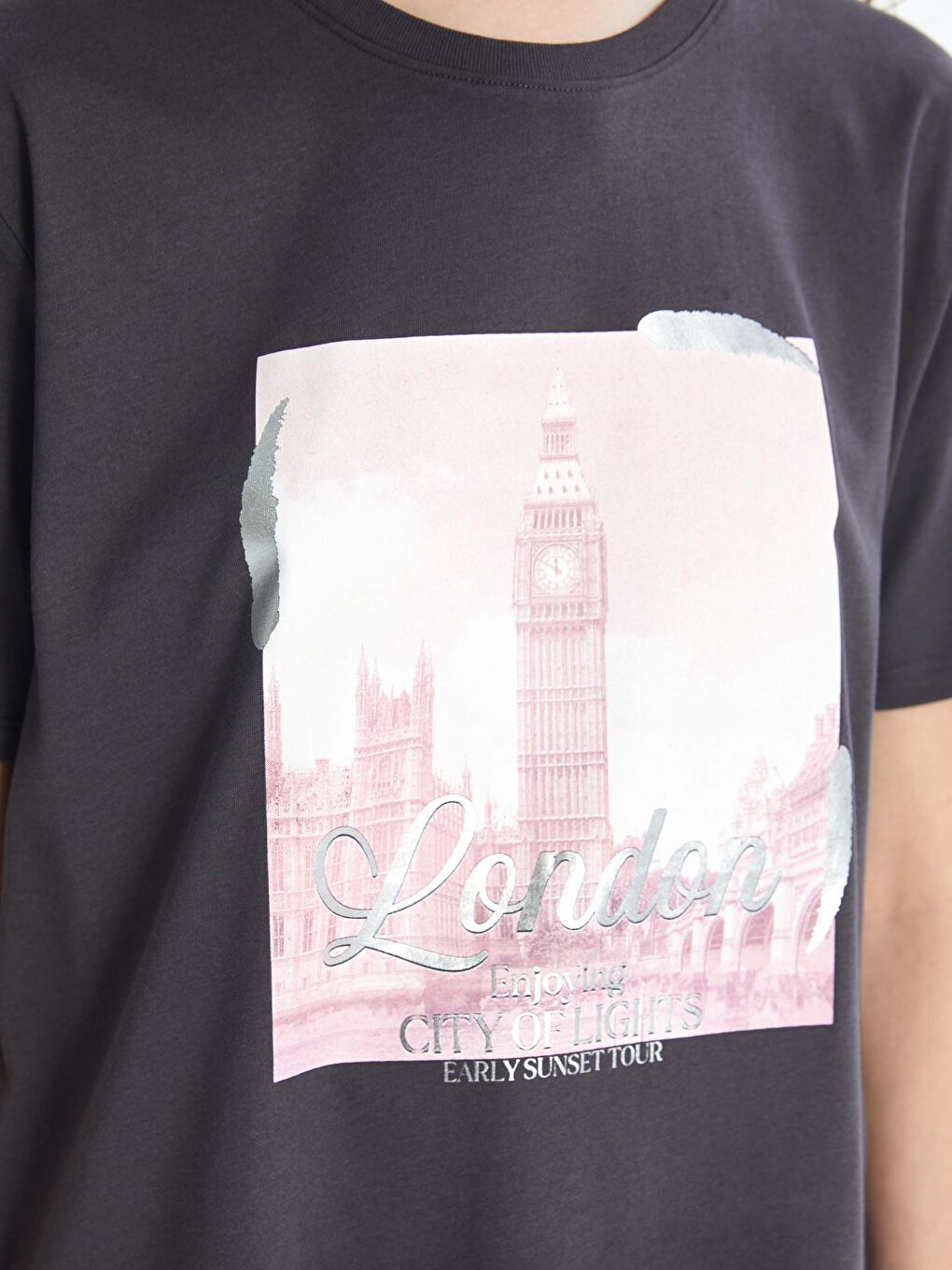 მრგვალი საყელო ნაბეჭდი მოკლე სახელო ქალებისთვის მაისური-3