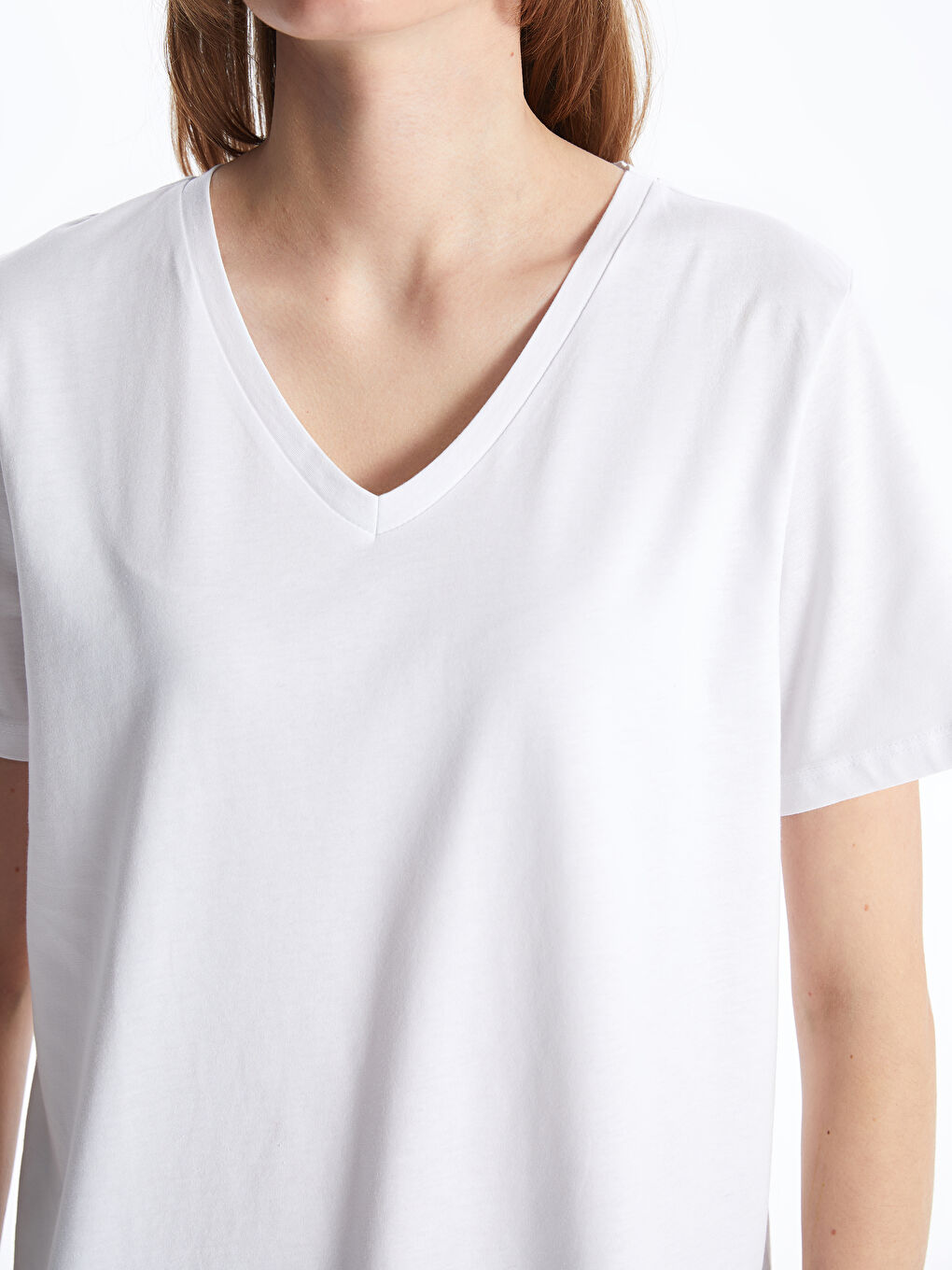 Beyaz V Yaka Düz Kısa Kollu Kadın Tişört-3