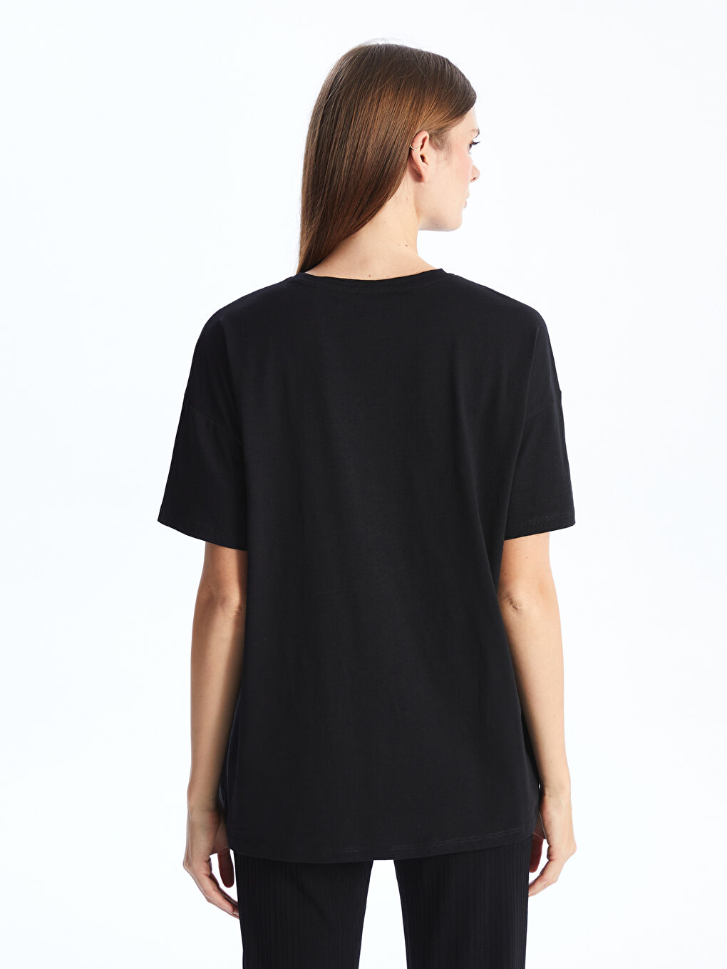 Siyah Bisiklet Yaka Düz Kısa Kollu Oversize Kadın Tişört-4