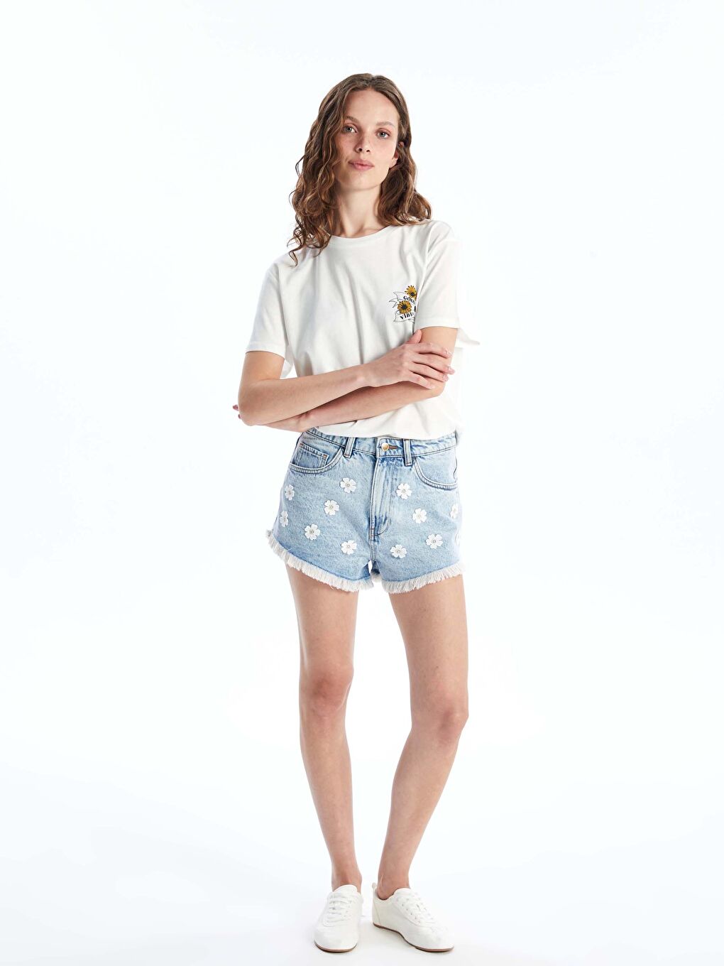 Standard Fit Embroidered Women's Denim Shorts -S4I540Z8-311