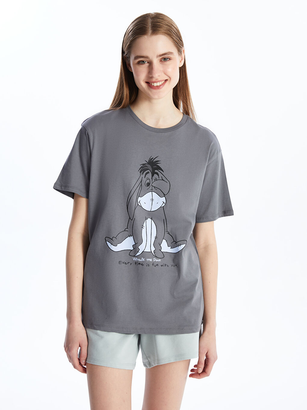 Футболка с круглым вырезом, с принтом Винни-Пуха, с коротким рукавом, для женщин