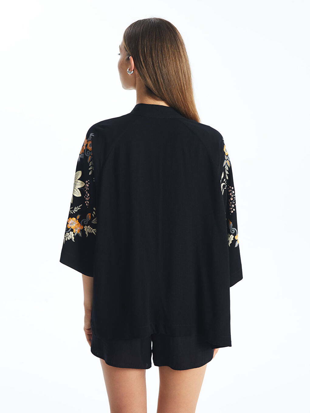 LCW Vision Yeni Siyah Şal Yaka Çiçekli Oversize Kadın Kimono - 4