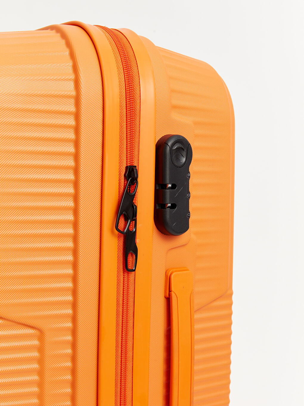 Turuncu Kilit Detaylı Çekme Mekanizmalı Büyük Boy Valiz-4
