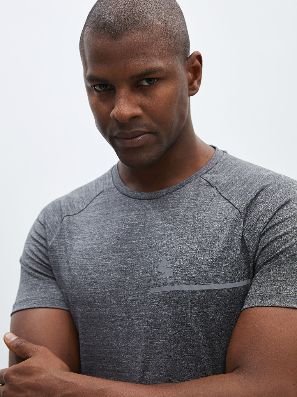 Gri Bisiklet Yaka Kısa Kollu Erkek Spor Tişört-1
