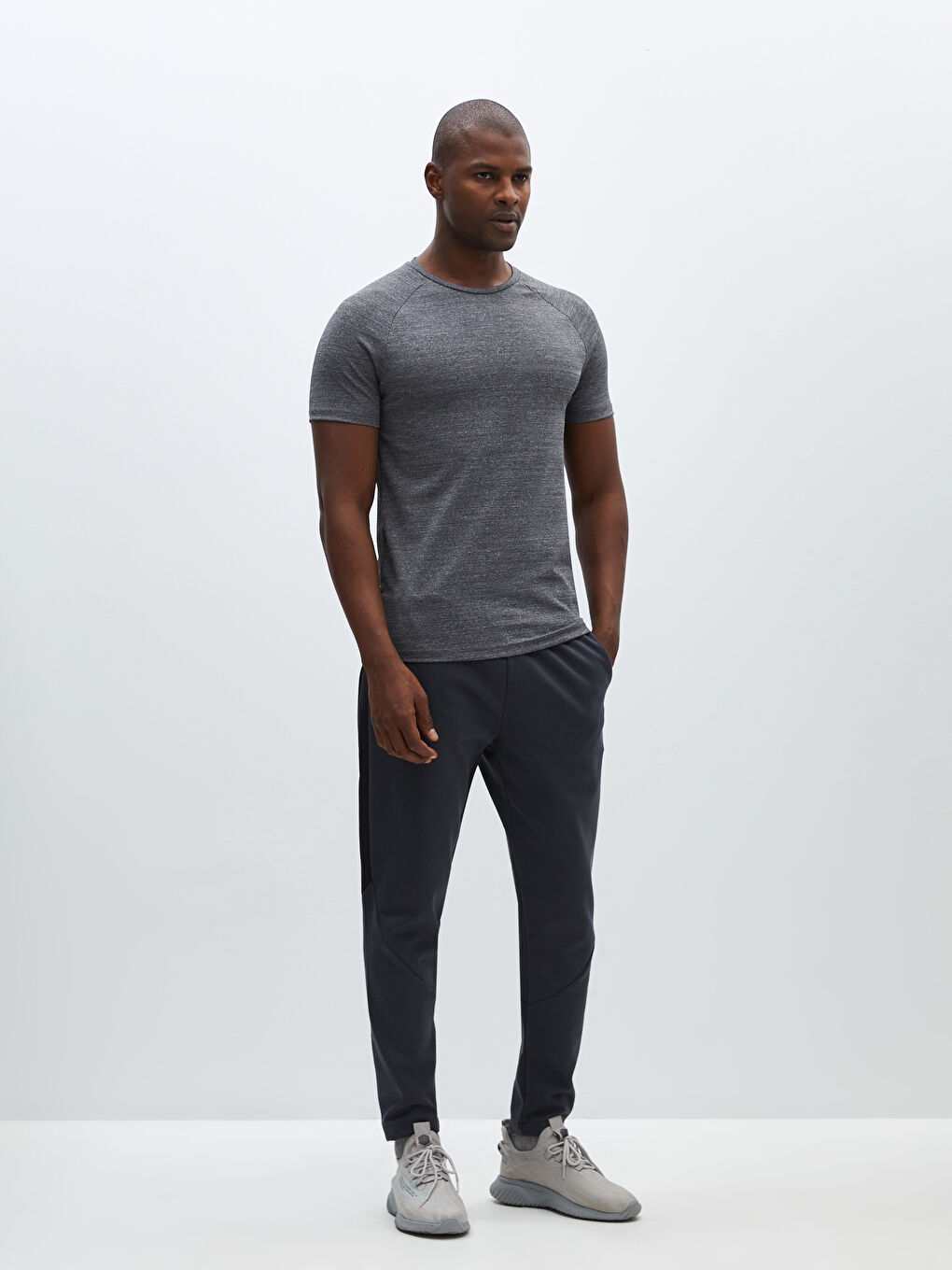 Gri Bisiklet Yaka Kısa Kollu Erkek Spor Tişört-2