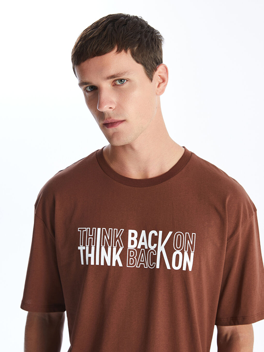 Kahverengi Bisiklet Yaka Kısa Kollu Baskılı Penye Erkek Tişört-1