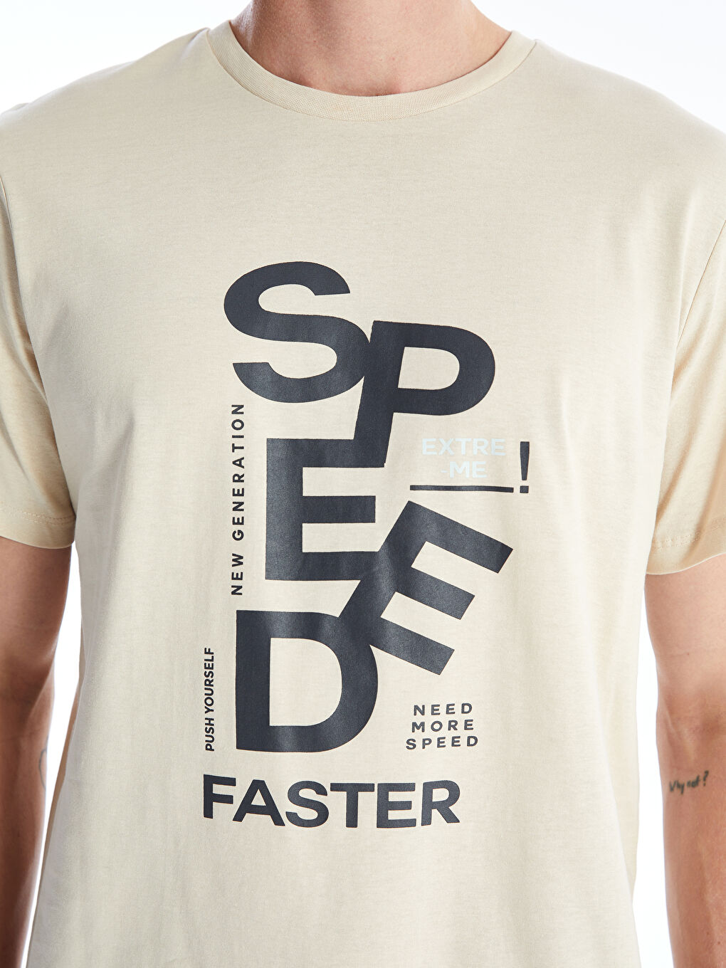 Bej Bisiklet Yaka Kısa Kollu Baskılı Penye Erkek Tişört-3