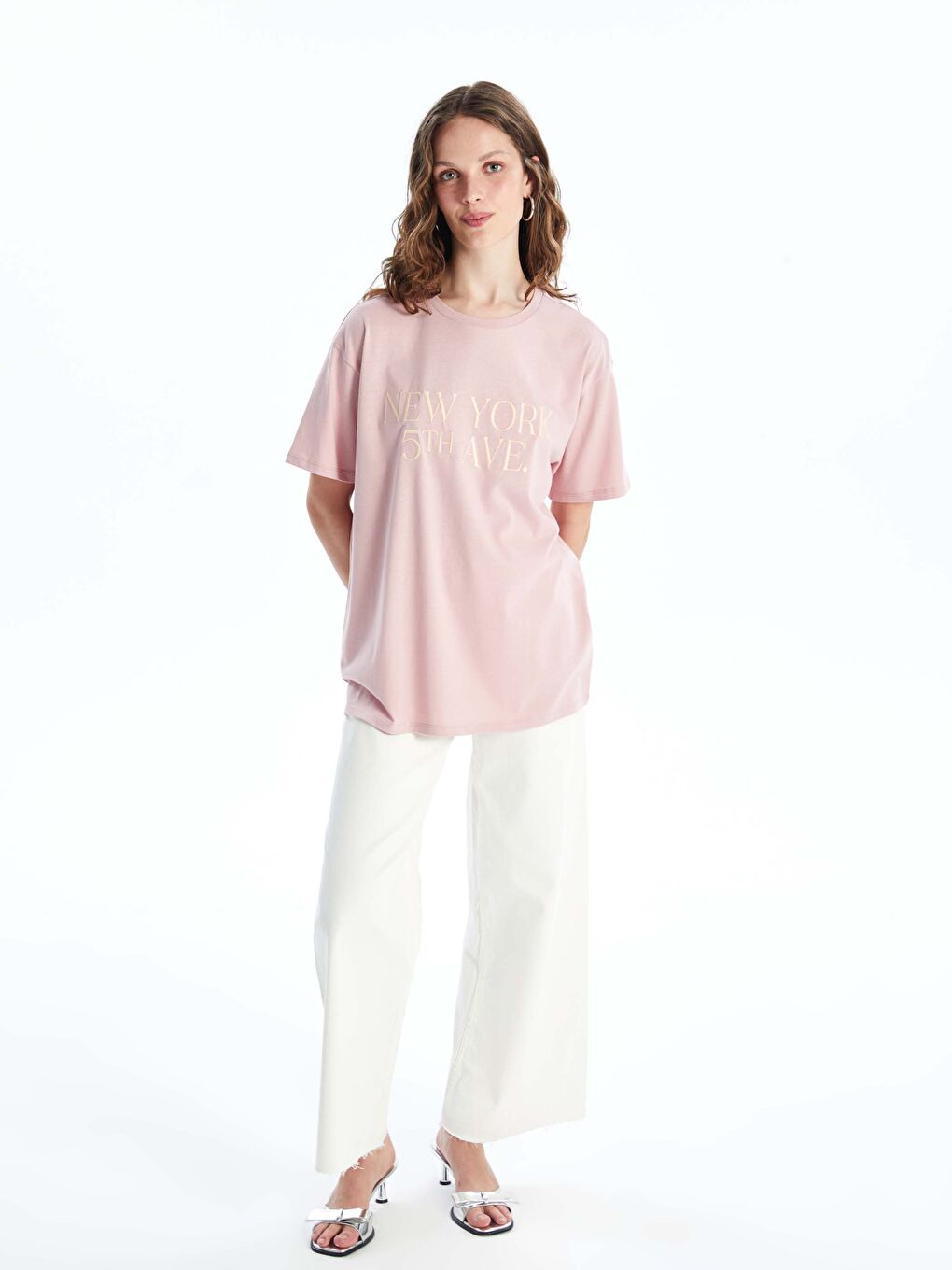 Bisiklet Yaka Nakışlı Kadın Tişört-2