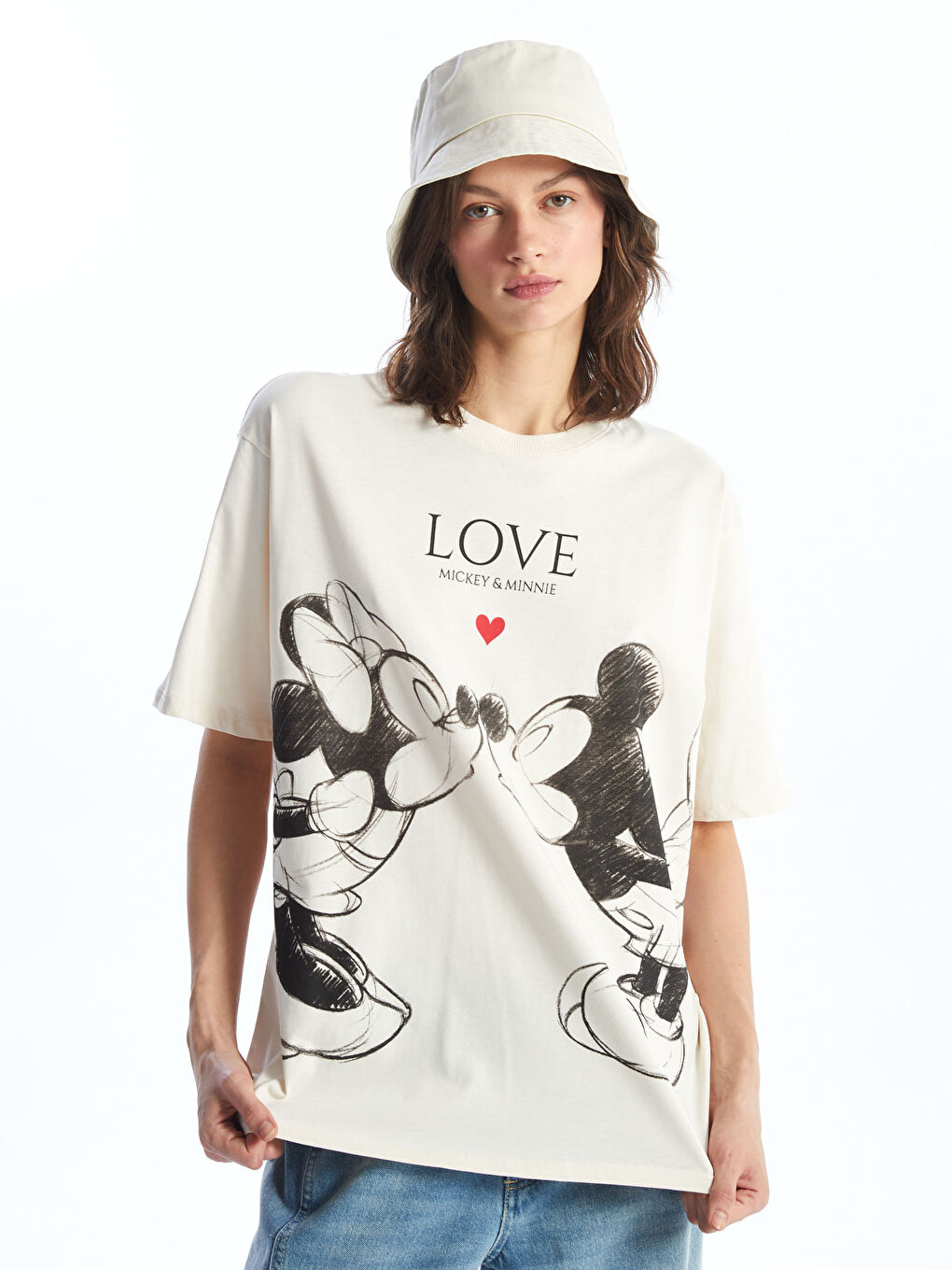 Bej Bisiklet Yaka Mickey ve Minnie Mouse Baskılı Kısa Kollu Kadın Tişört-1