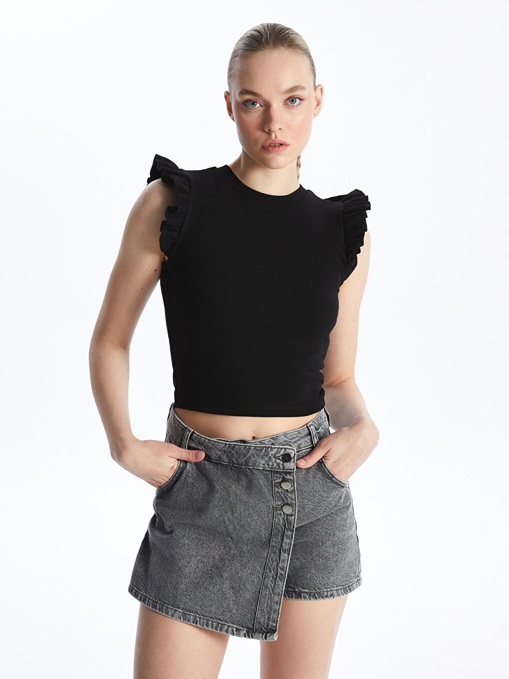 Siyah Bisiklet Yaka Düz Kısa Kollu Kadın Bluz-1