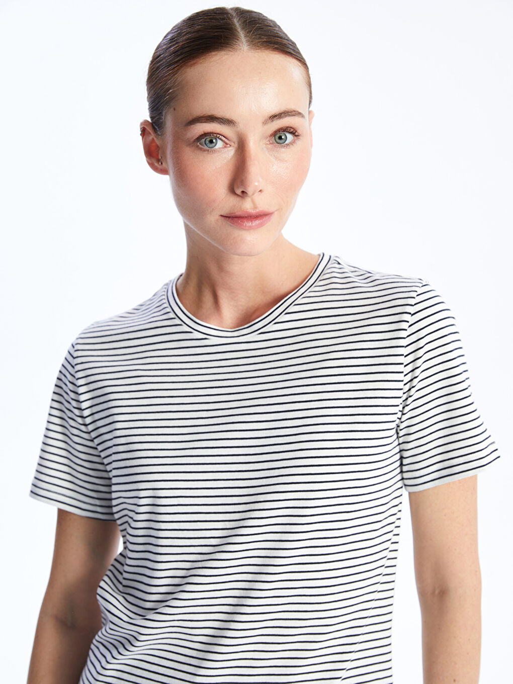 Siyah Bisiklet Yaka Çizgili Kısa Kollu Kadın Tişört-1