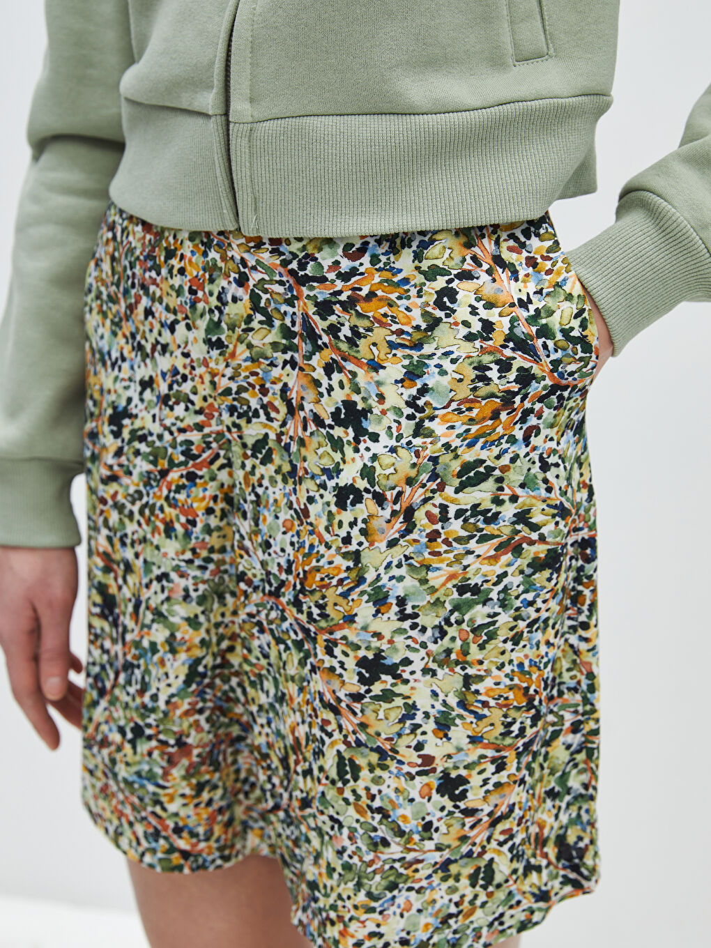 Sarı Beli Lastikli Rahat Kalıp Kadın Şort-2