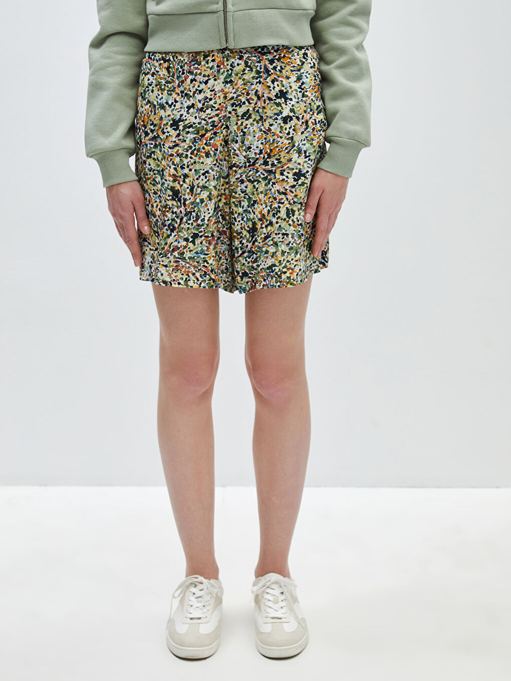 Sarı Beli Lastikli Rahat Kalıp Kadın Şort-3