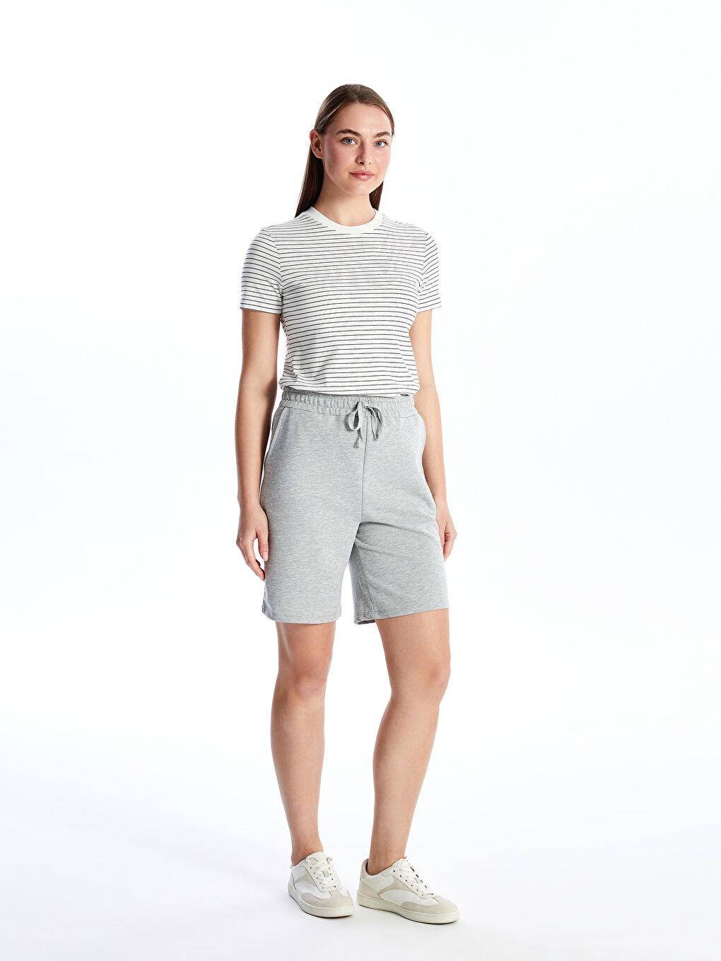 Gri Kadın Beli Lastikli Düz Şort