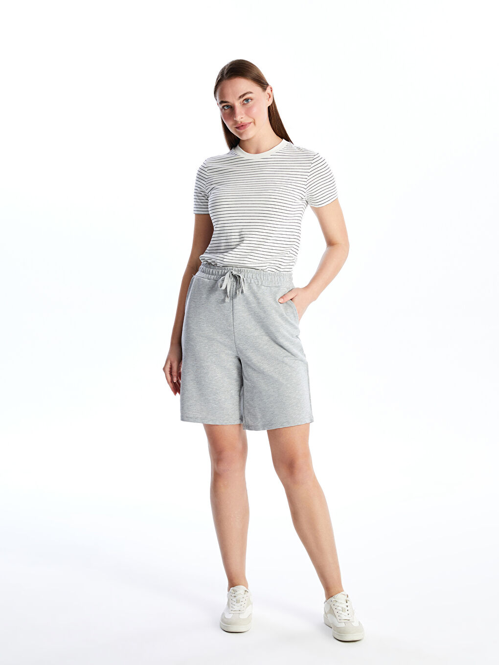 Gri Kadın Beli Lastikli Düz Şort-1