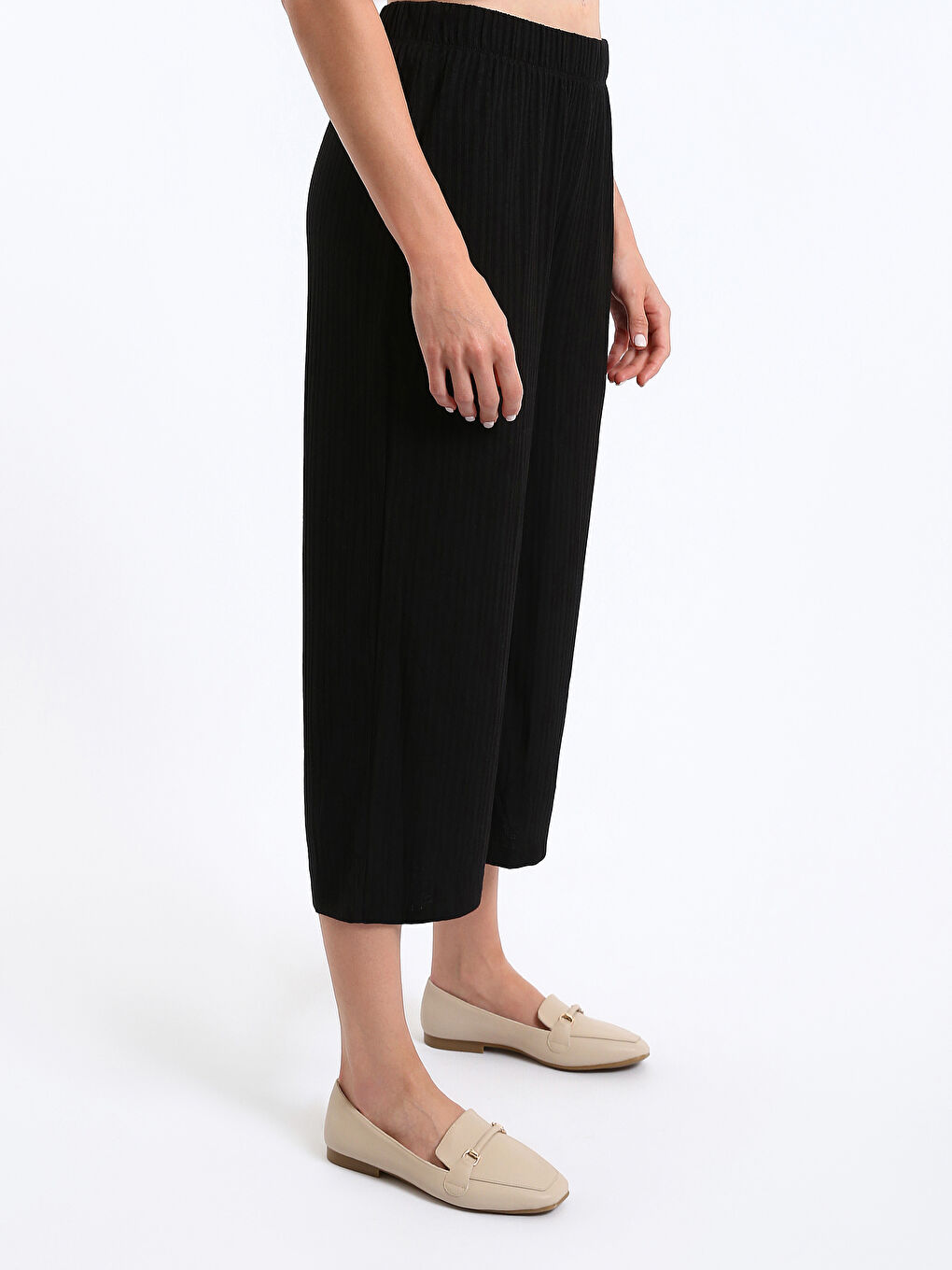 Women's Elasticated Waist Plain Capri-6