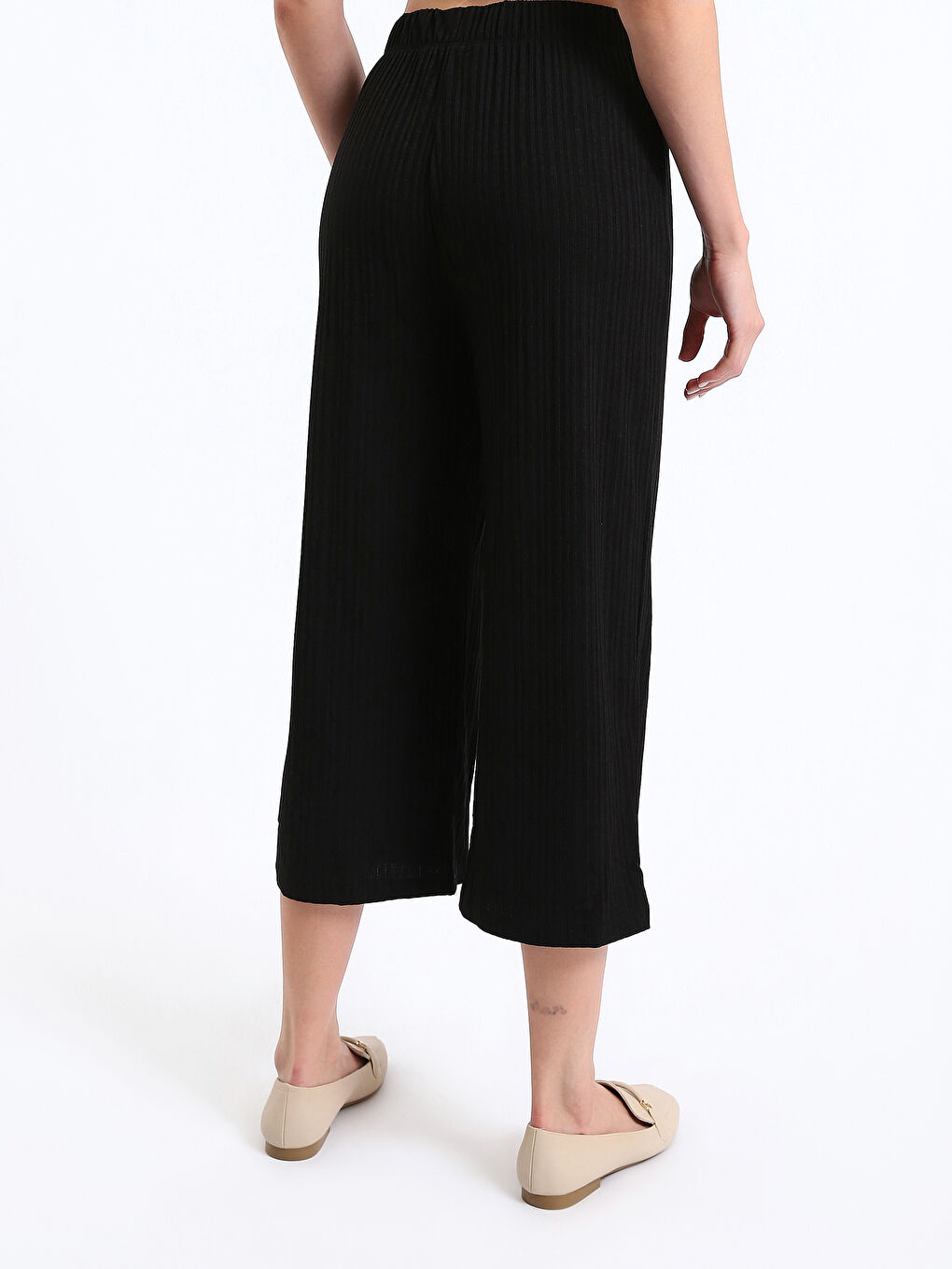 Women's Elasticated Waist Plain Capri-8
