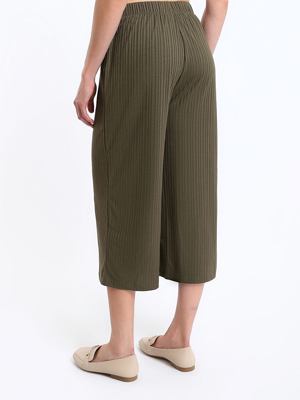 LCWAIKIKI Basic Women's Elasticated Waist Plain Capri -S4IM88Z8-HDA