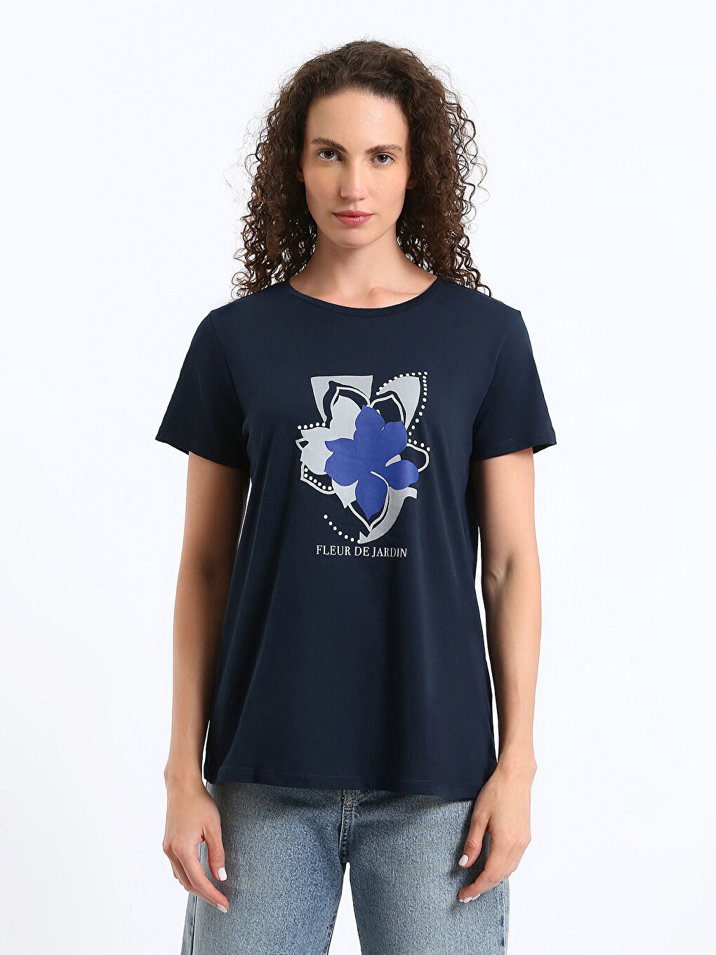 بلوز یاخە خڕ نەخشدار قۆڵ کورت بۆ ژنان