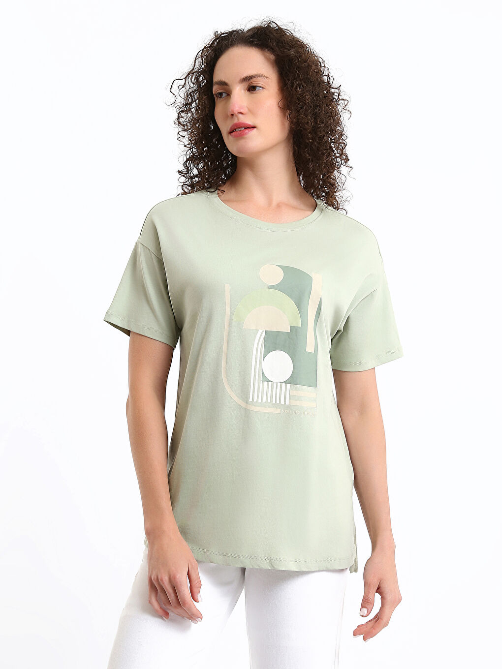 تي شيرت نسائي بطبعة برقبة مدورة وكم قصير-1