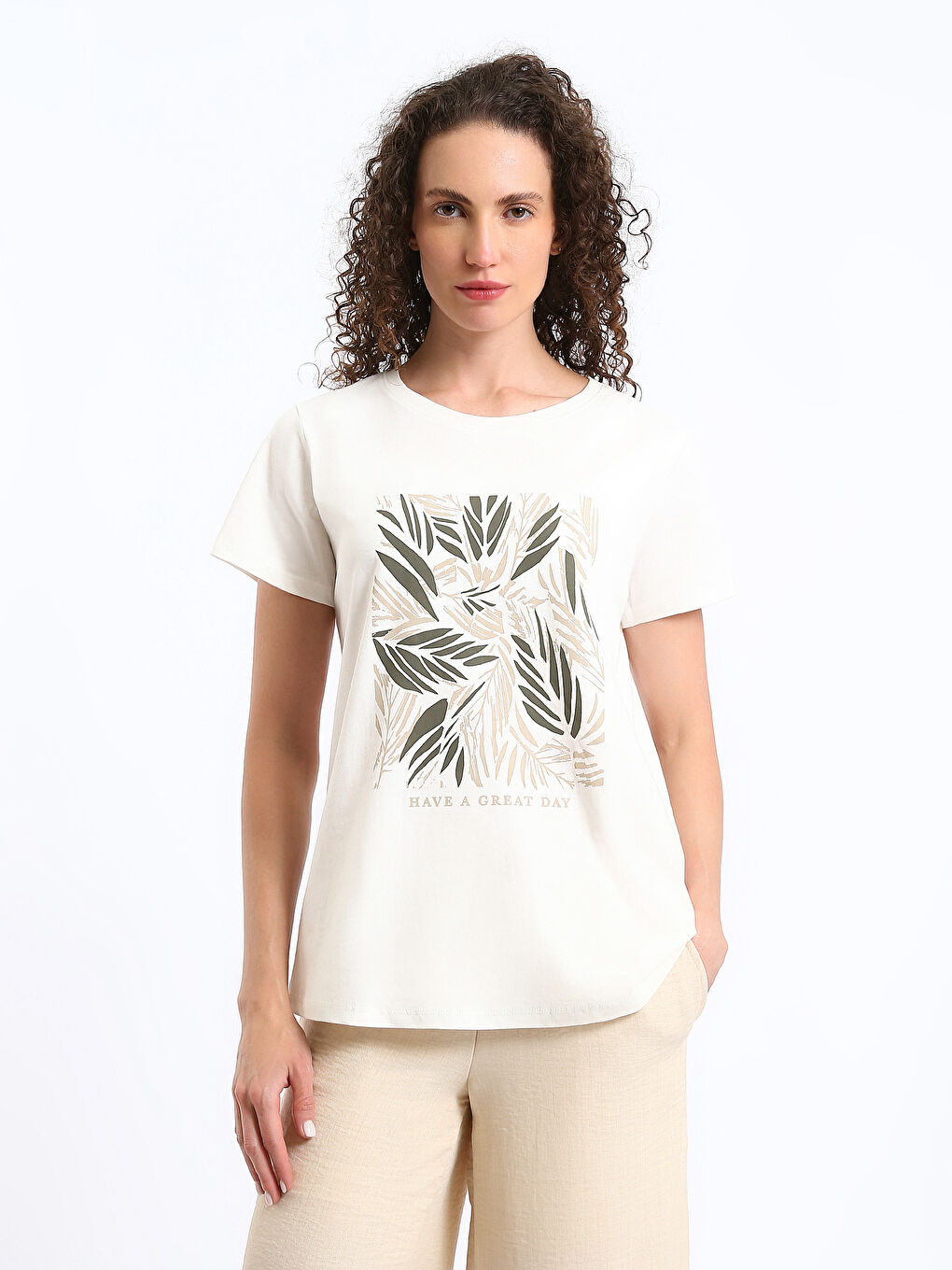 تیشێرتی قۆڵی کورت چاپکراوی یاخەی گرد بۆ ژنان-1