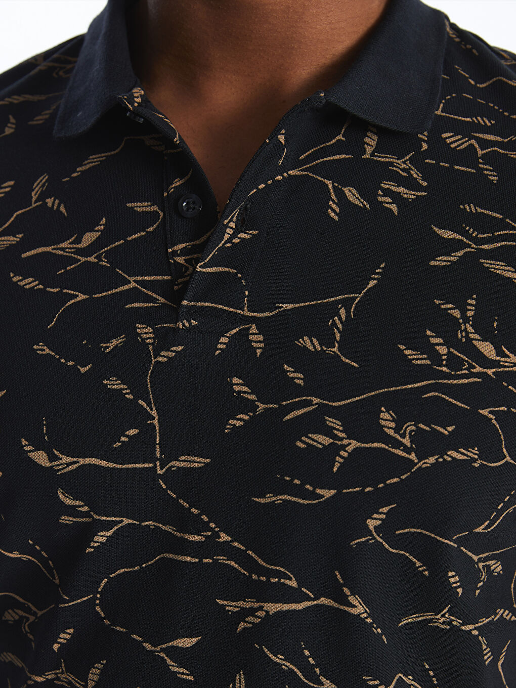 تي شيرت بياقة بولو كم قصير منقوش بيكيه للرجال-3