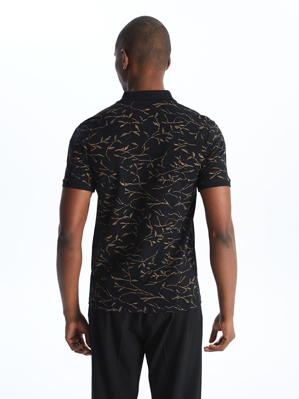 تي شيرت بياقة بولو كم قصير منقوش بيكيه للرجال-4