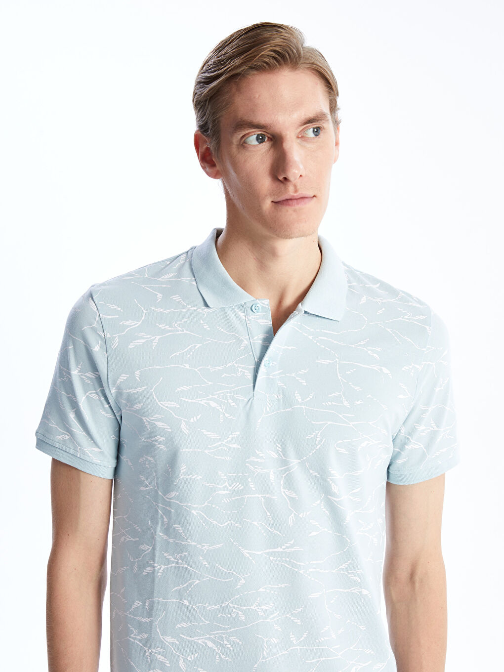 تي شيرت بياقة بولو كم قصير منقوش بيكيه للرجال