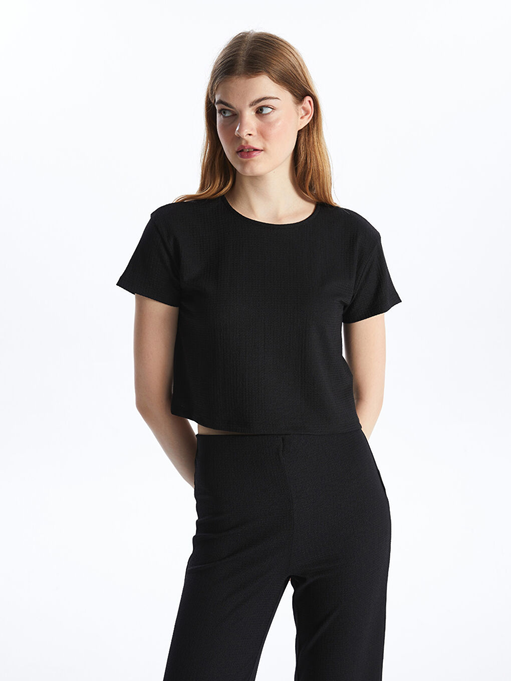 Siyah Bisiklet Yaka Düz Kısa Kollu Kadın Crop-1