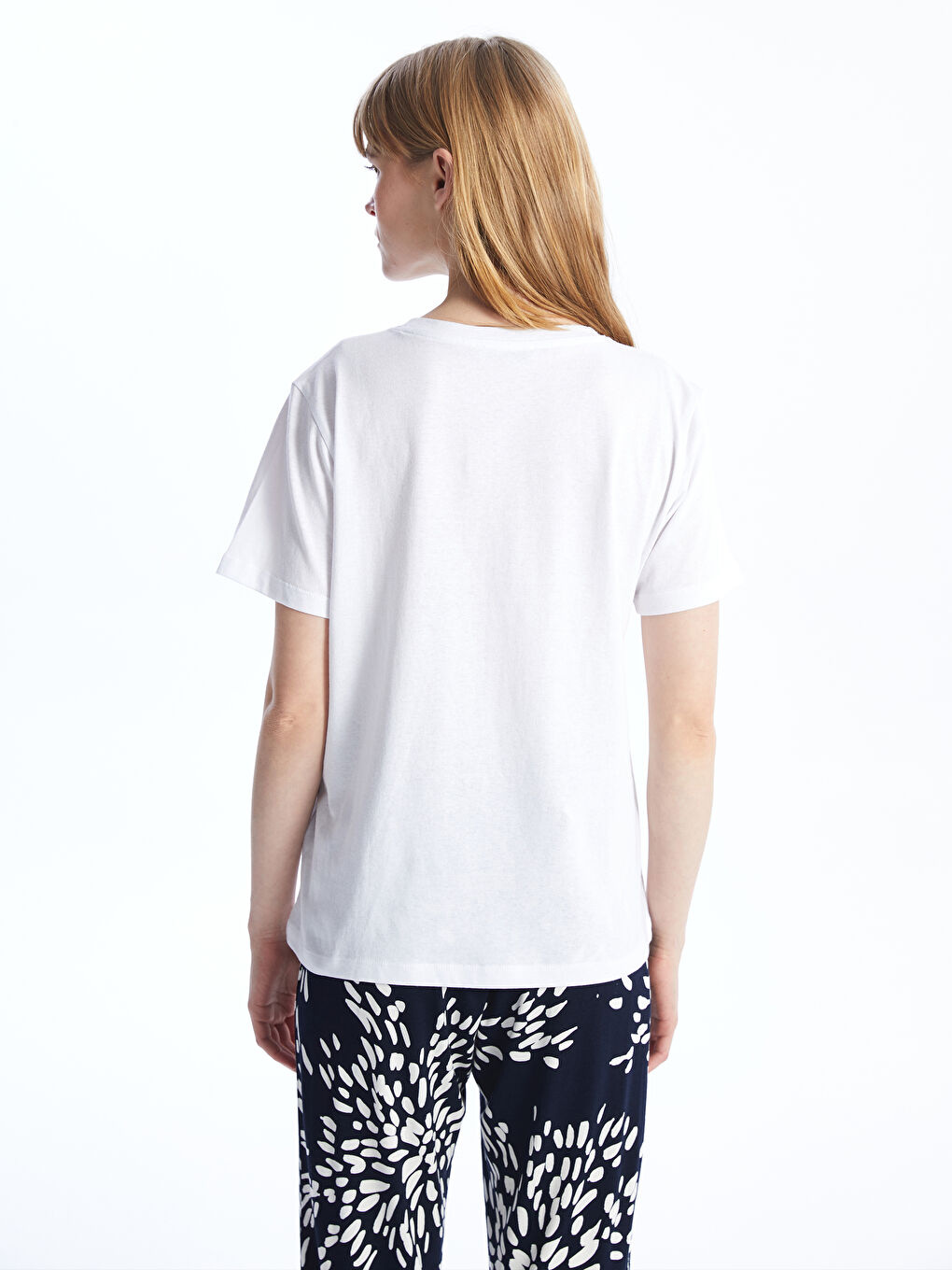 მრგვალი საყელო უბრალო მოკლე სახელო ქალებისთვის მაისური-4