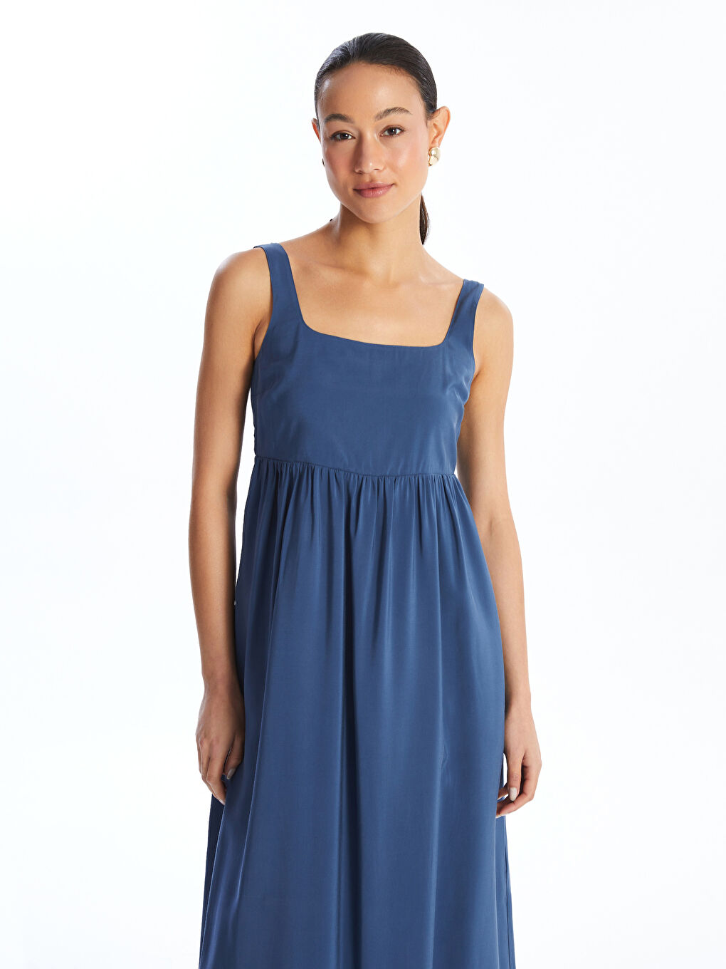 Robe Femme Unie à Fines Bretelles avec Col Carré-2