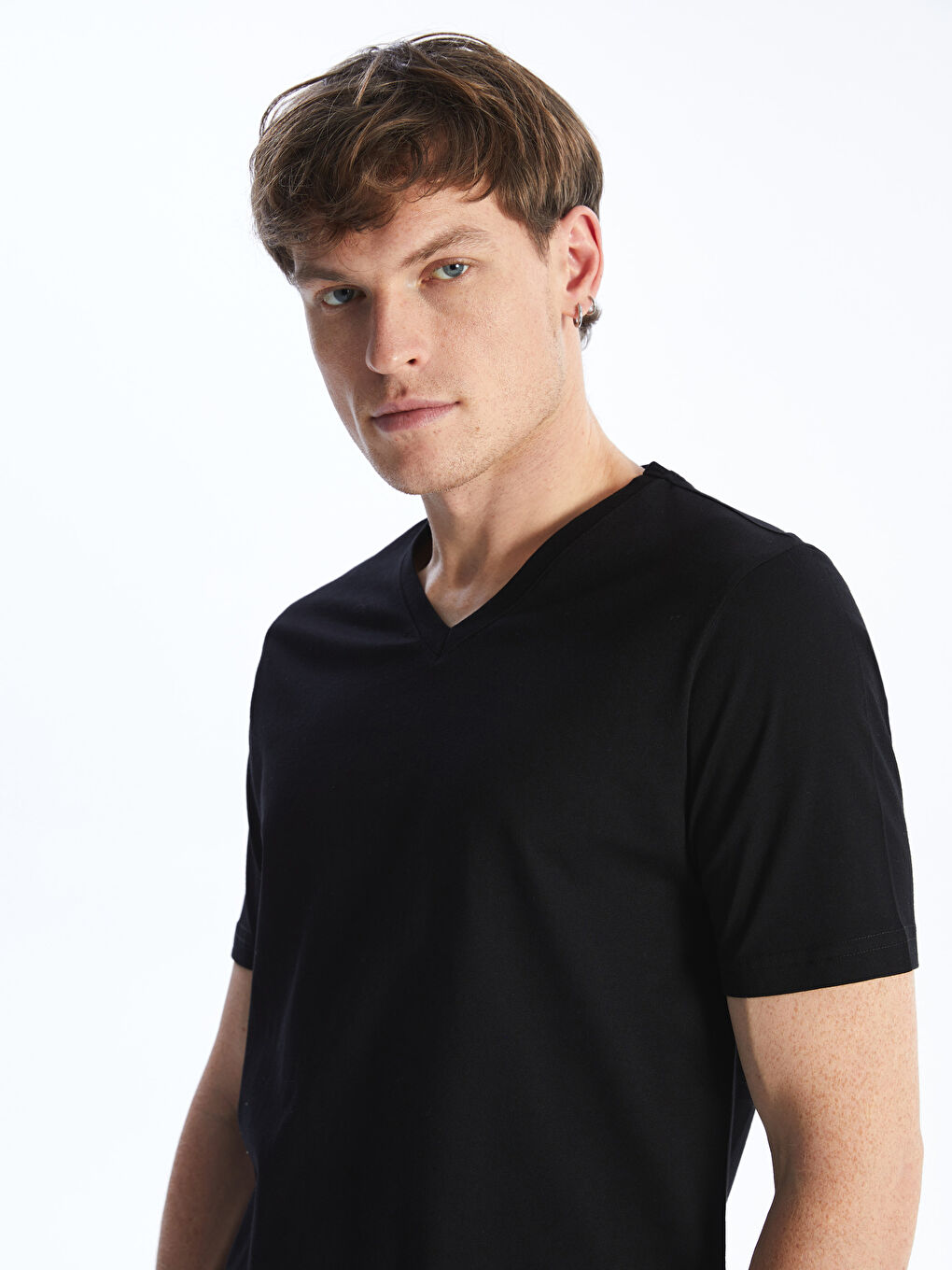 Siyah V Yaka Kısa Kollu Erkek Tişört-1