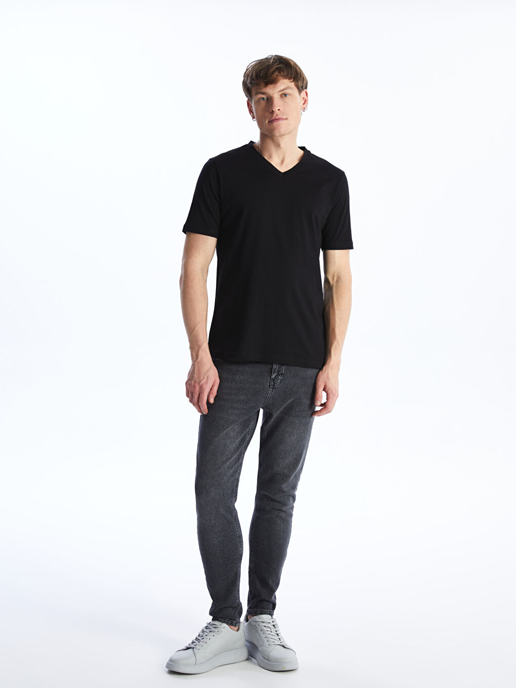 Siyah V Yaka Kısa Kollu Erkek Tişört-2