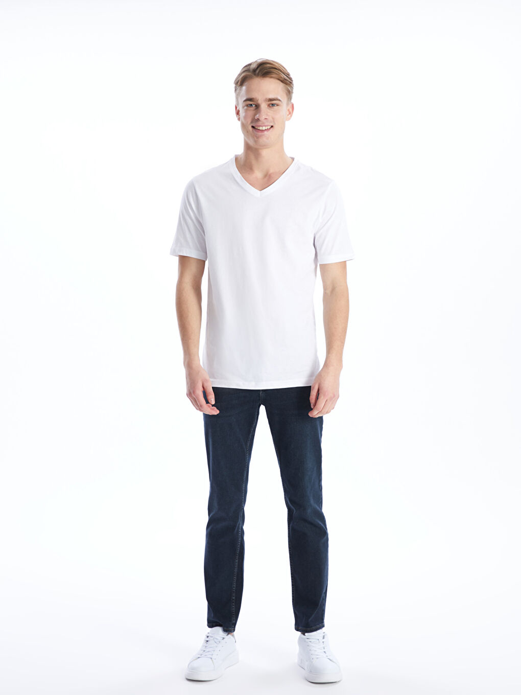 Beyaz V Yaka Kısa Kollu Erkek Tişört-2