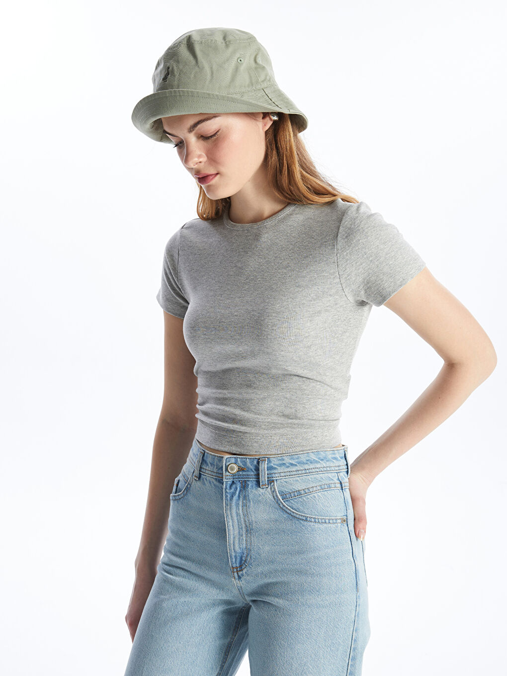 Gri Bisiklet Yaka Düz Kısa Kollu Kadın Tişört