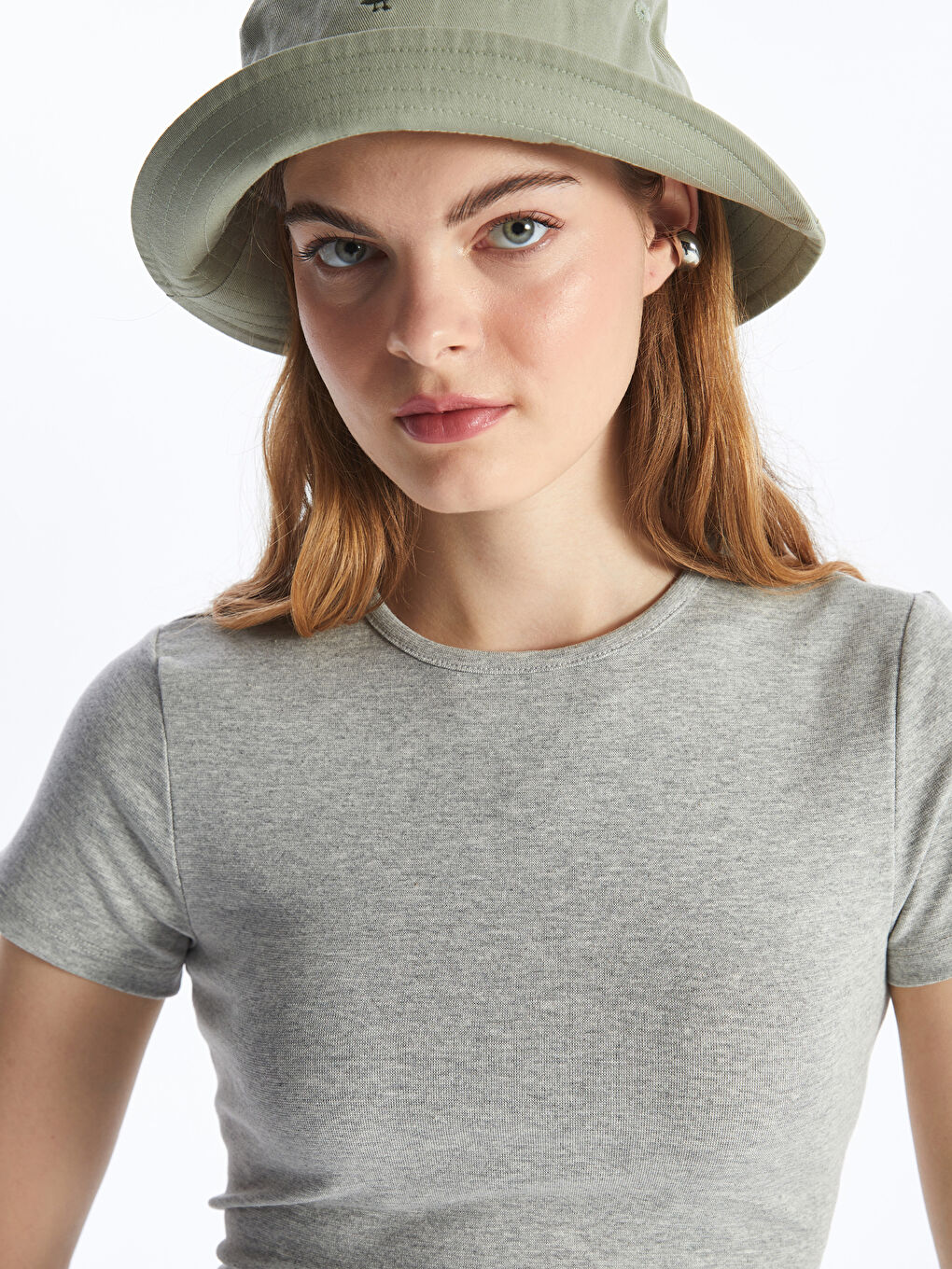 Gri Bisiklet Yaka Düz Kısa Kollu Kadın Tişört-1