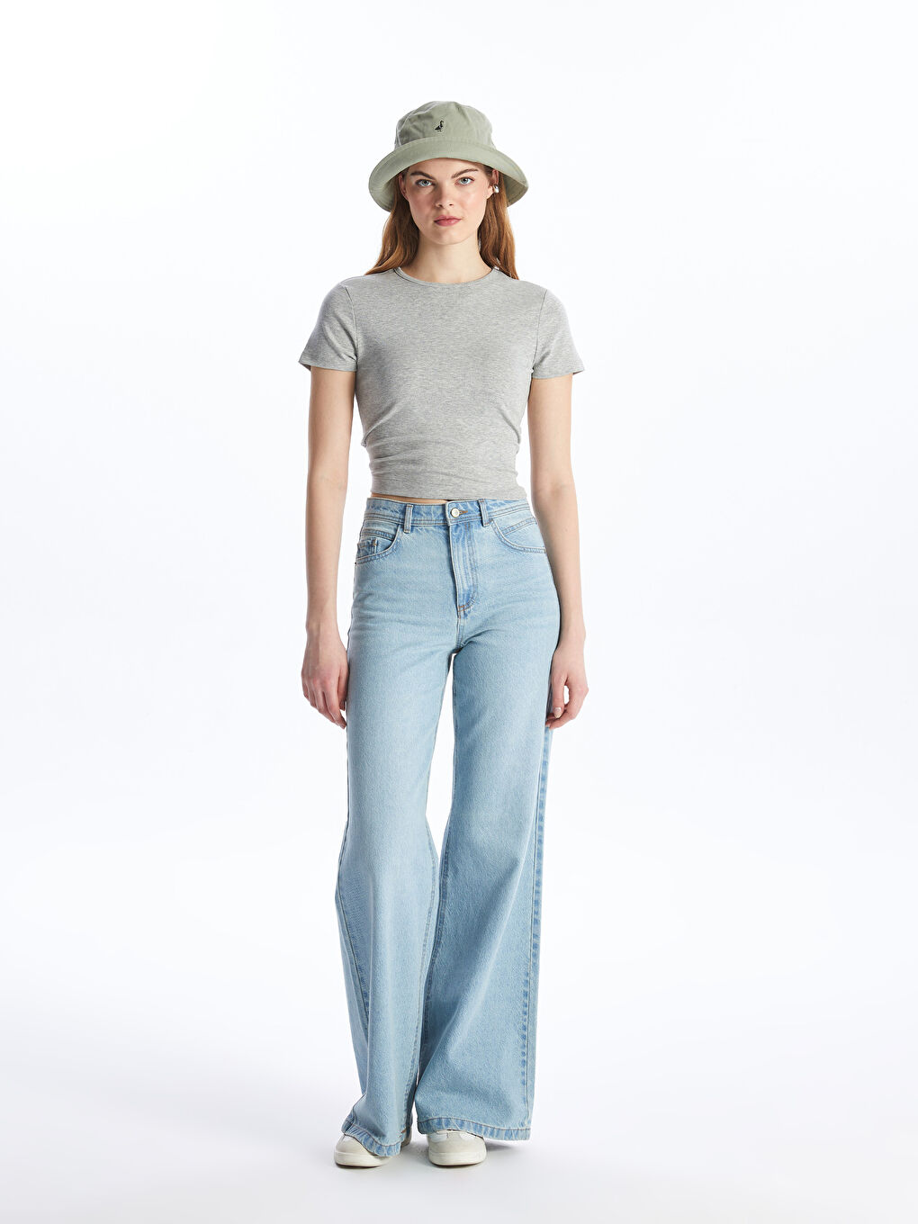 Gri Bisiklet Yaka Düz Kısa Kollu Kadın Tişört-2