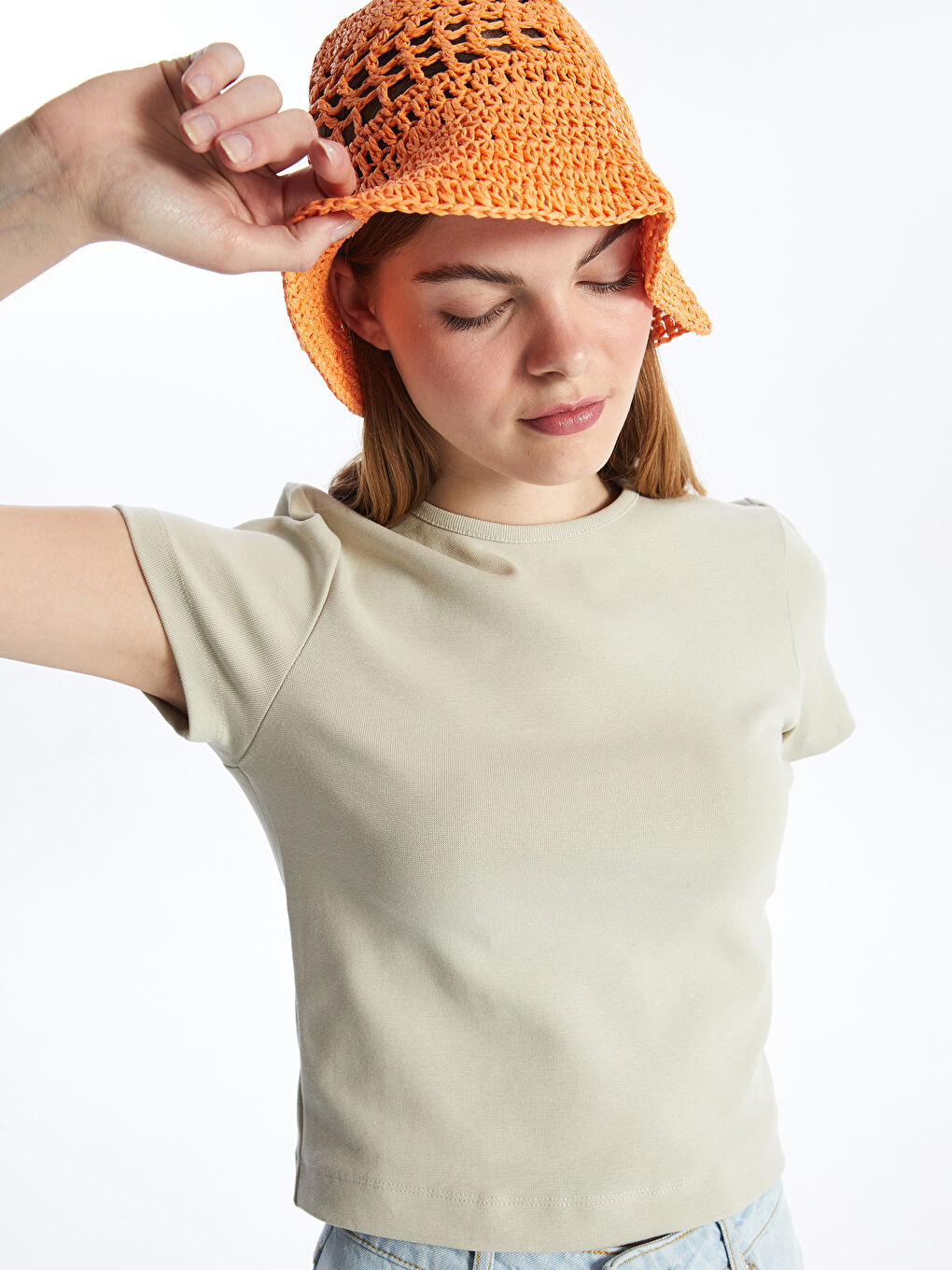 Gri Bisiklet Yaka Düz Kısa Kollu Kadın Tişört