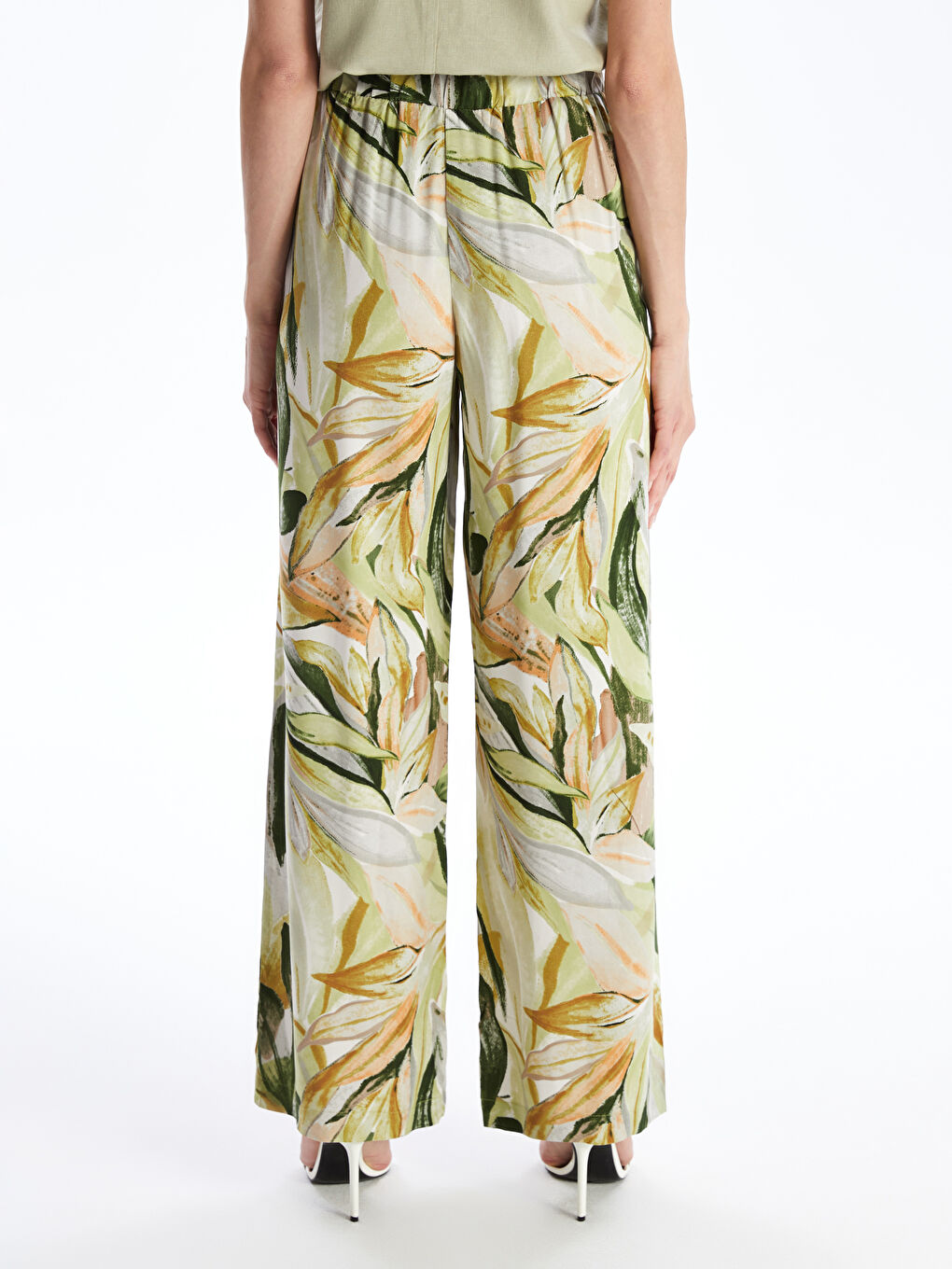 LCWAIKIKI Classic Pantalone palaco za žene sa elastičnim strukom i uzorkom -S4J600Z8-LRR