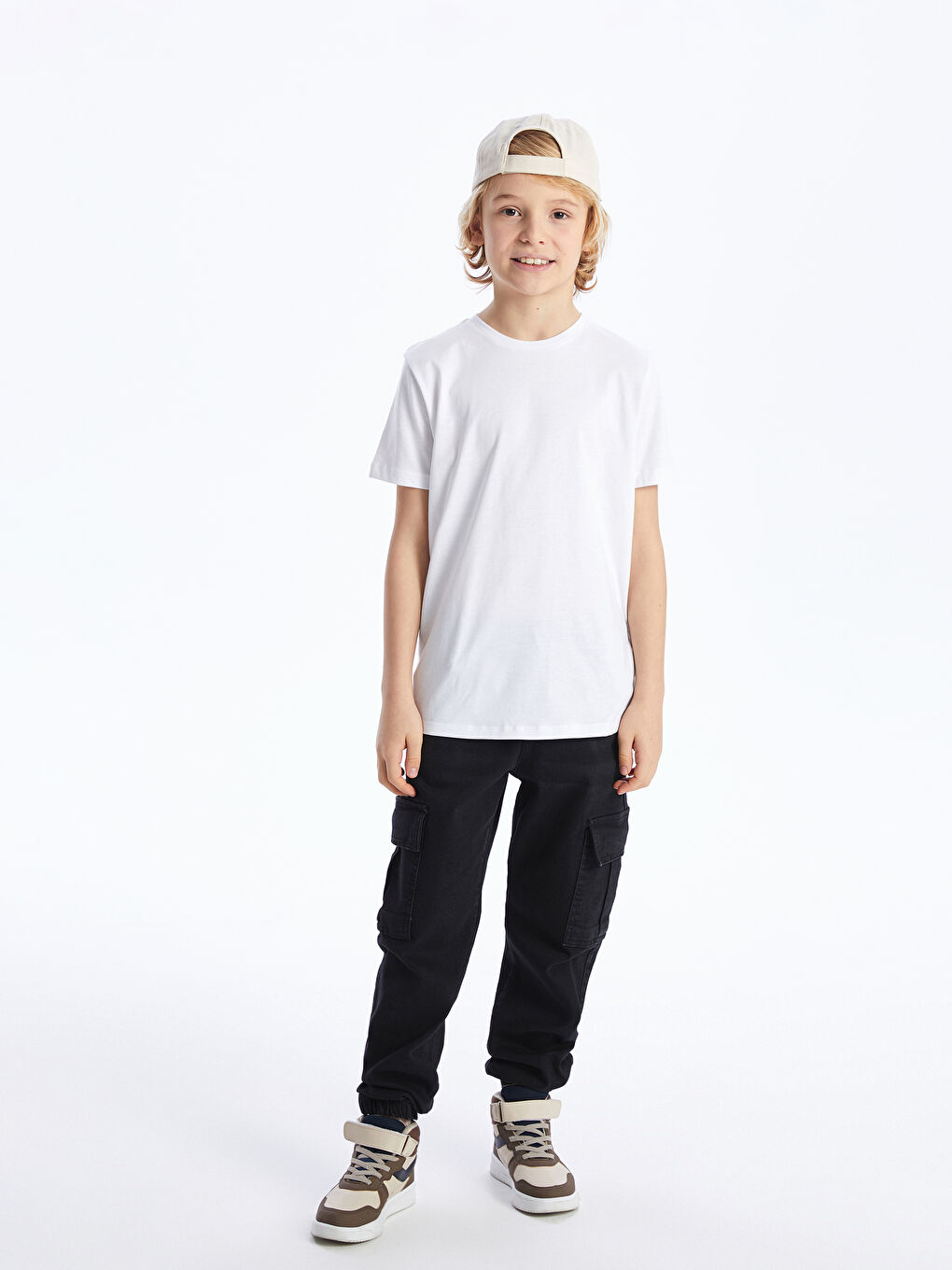 Beyaz Bisiklet Yaka Basic Kısa Kollu Erkek Çocuk Tişört-1
