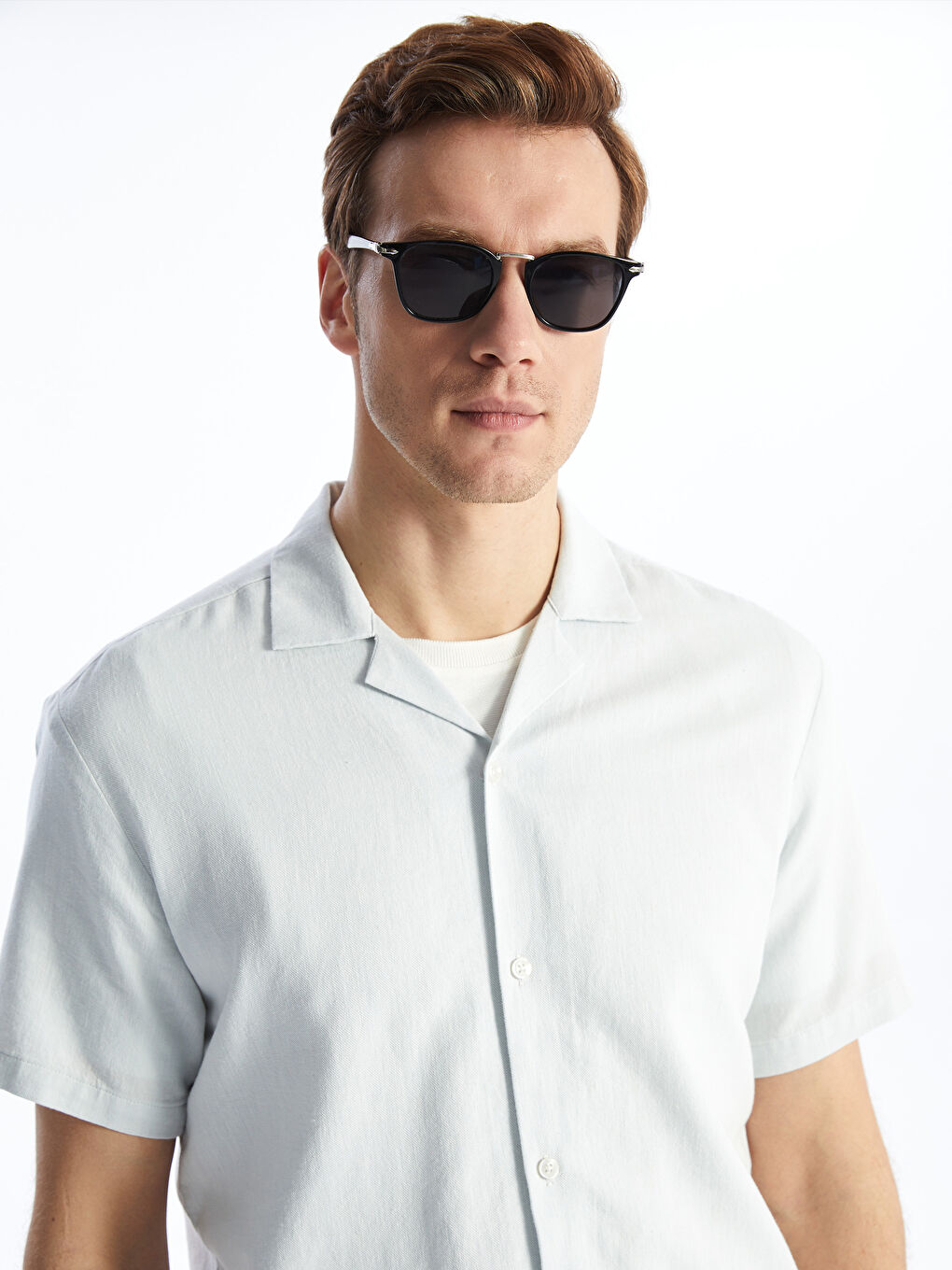 რეგულარული ჭრა მოკლე სახელო მამაკაცის პერანგი-1