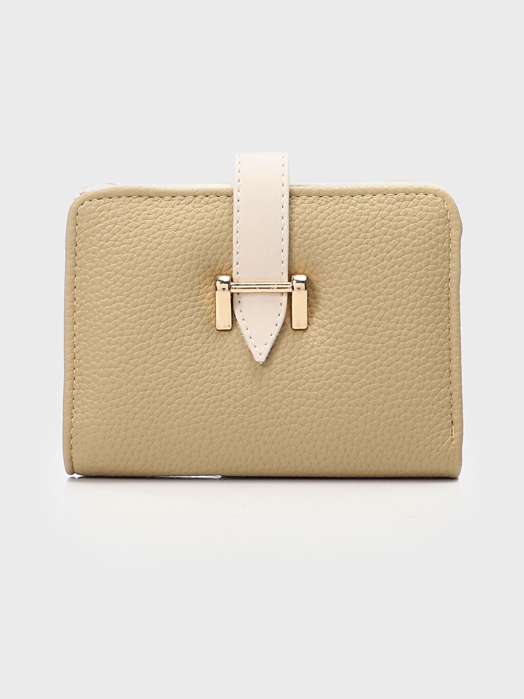 محفظة نسائية بمظهر جلدي