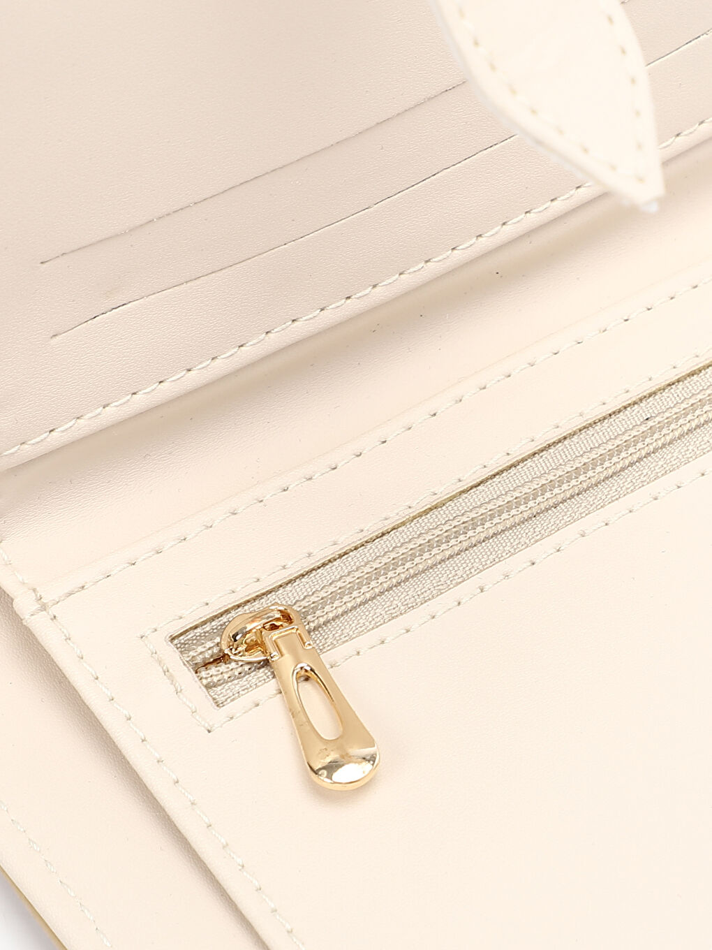 محفظة نسائية بمظهر جلدي-4