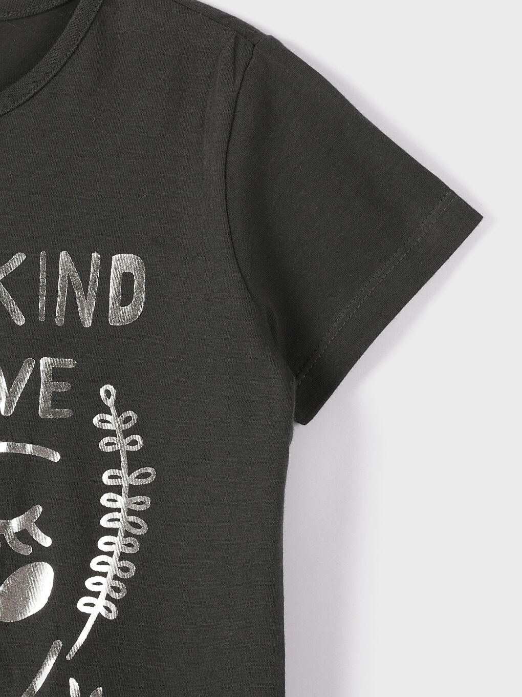 تيشيرت للبنات بياقة دائرية مطبوع كم قصير-1