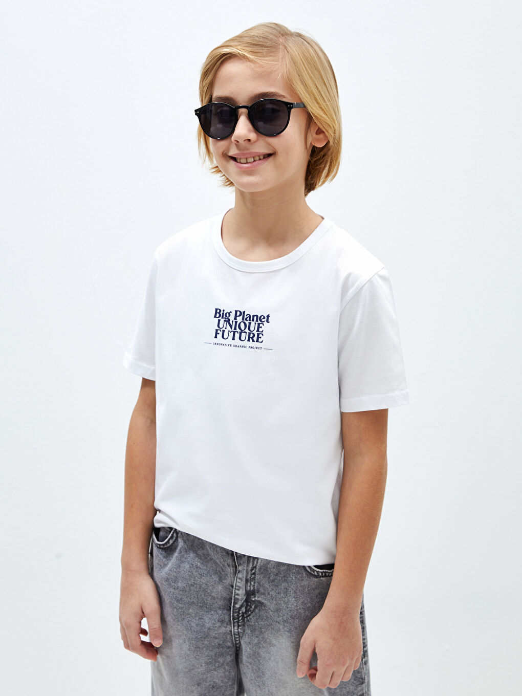 Beyaz Bisiklet Yaka Baskılı Kısa Kollu Erkek Çocuk Tişört