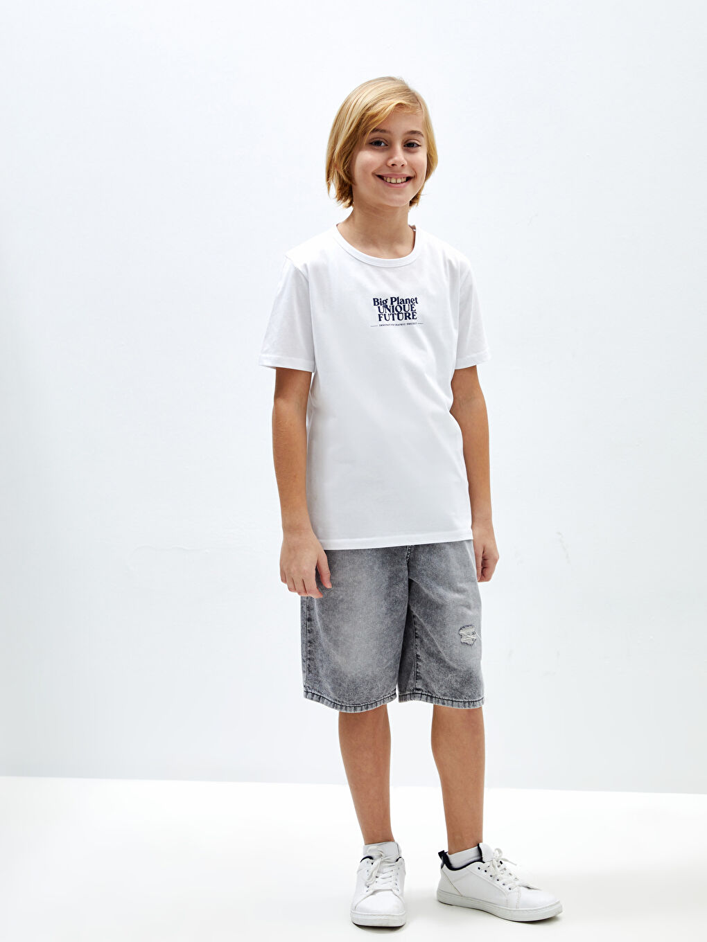 Beyaz Bisiklet Yaka Baskılı Kısa Kollu Erkek Çocuk Tişört-1