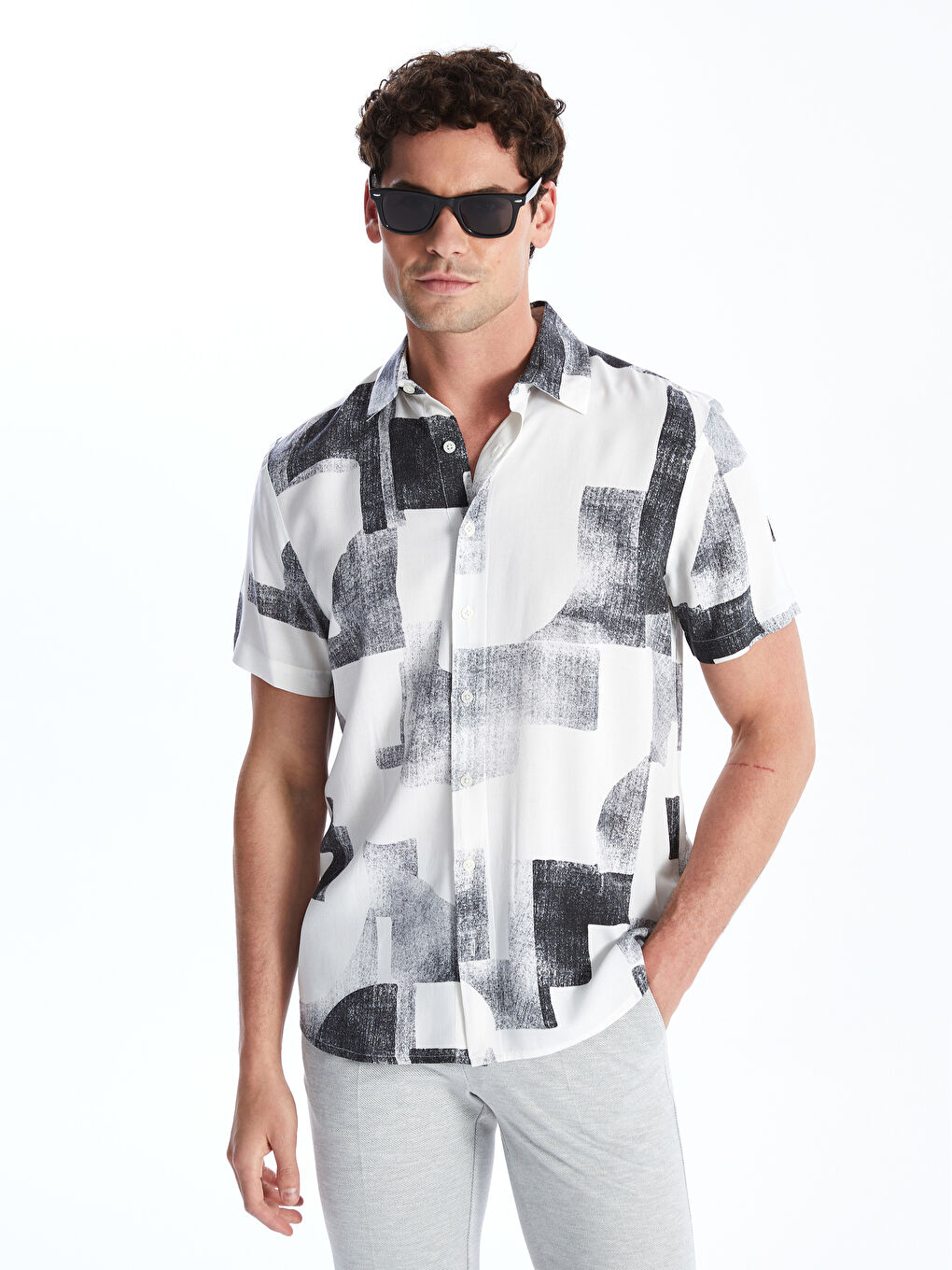 Chemise pour Hommes à Manches Courtes À Motifs en Viscose Coupe Régulière-1