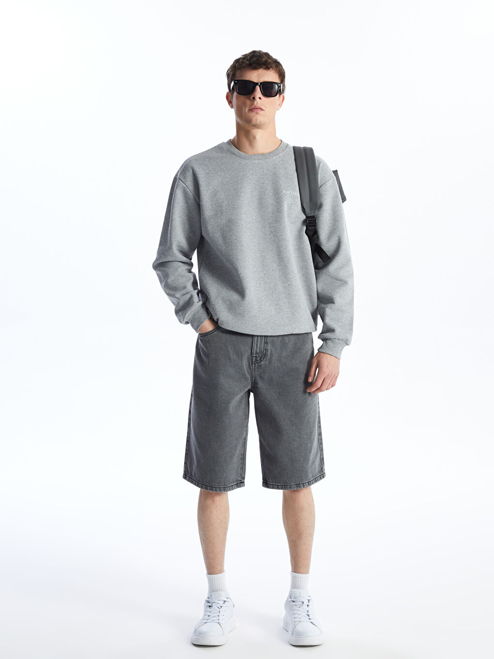 თავისუფალი ჭრის მამაკაცის ჯინსის შორტები