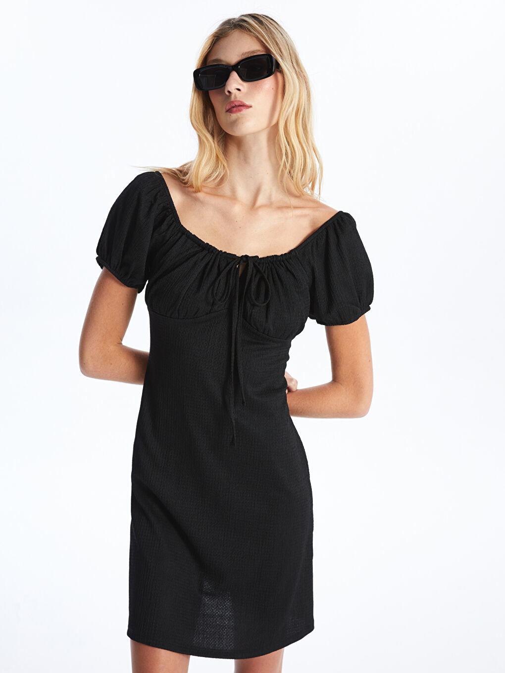 Robe pour Femmes à Encolure Bateau Unie à Manches Courtes